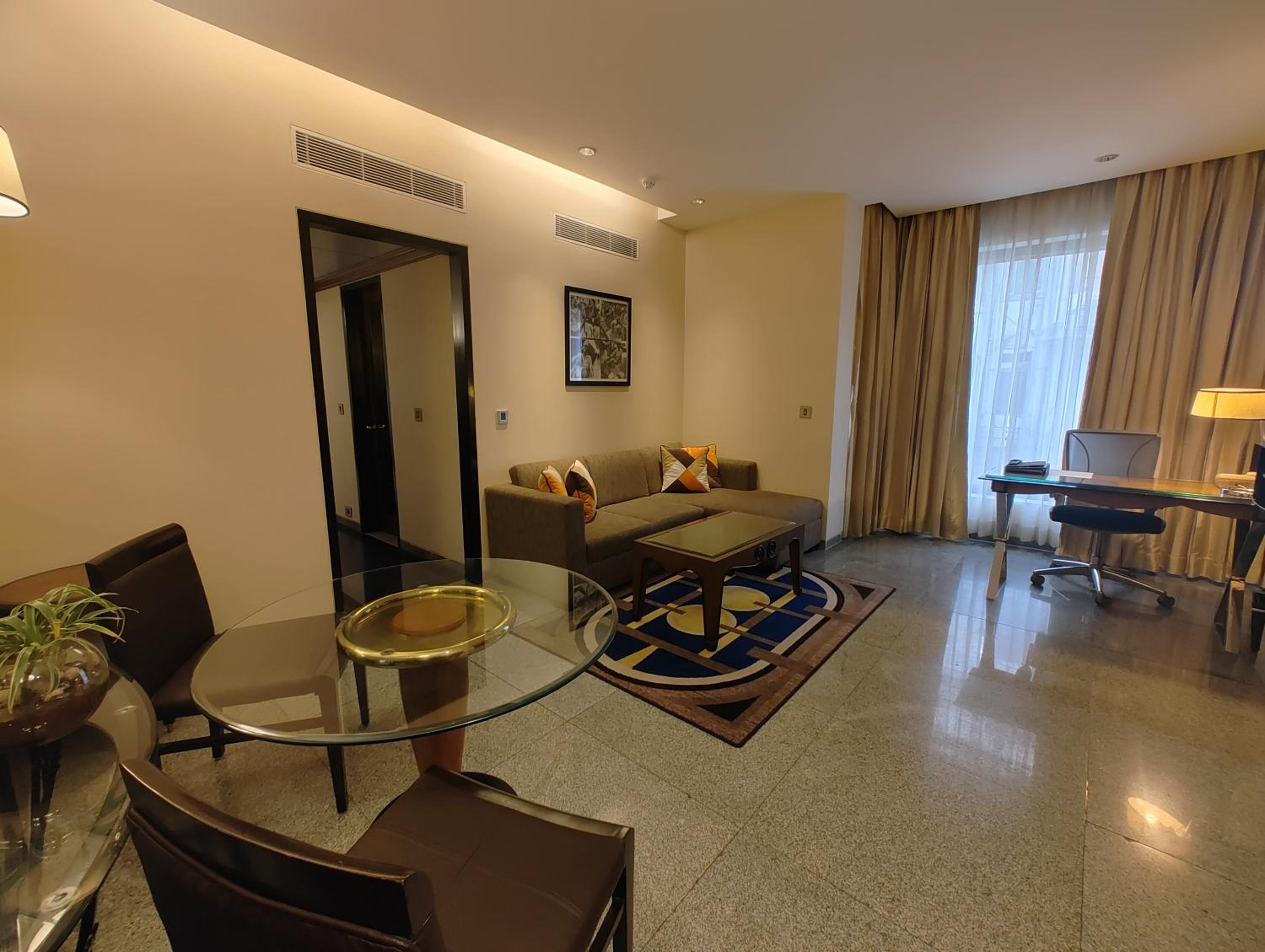 Deluxe Suite - 1 Double Bed - Partial Sea View