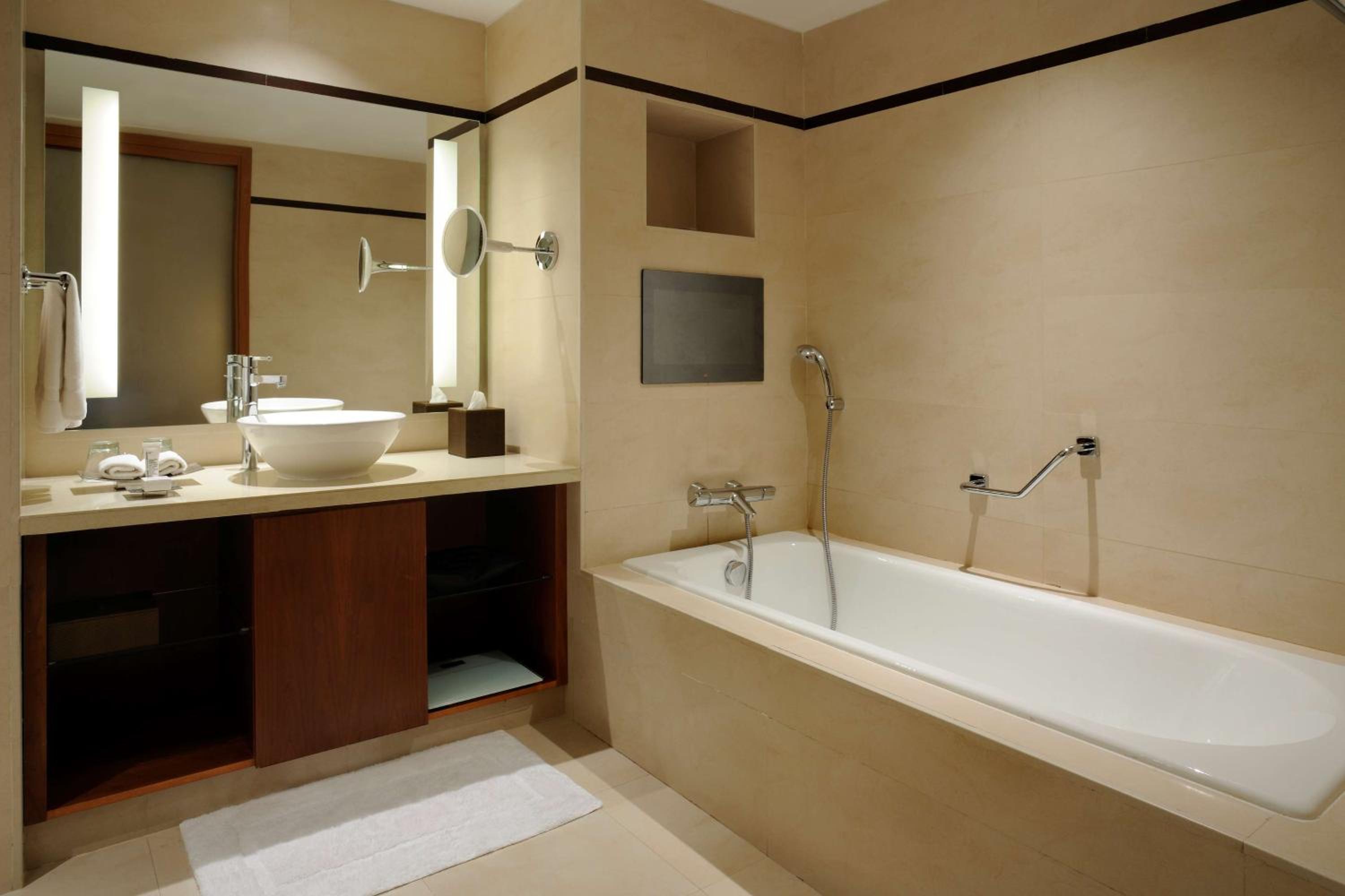 One-Bedroom King Suite with Club Lounge