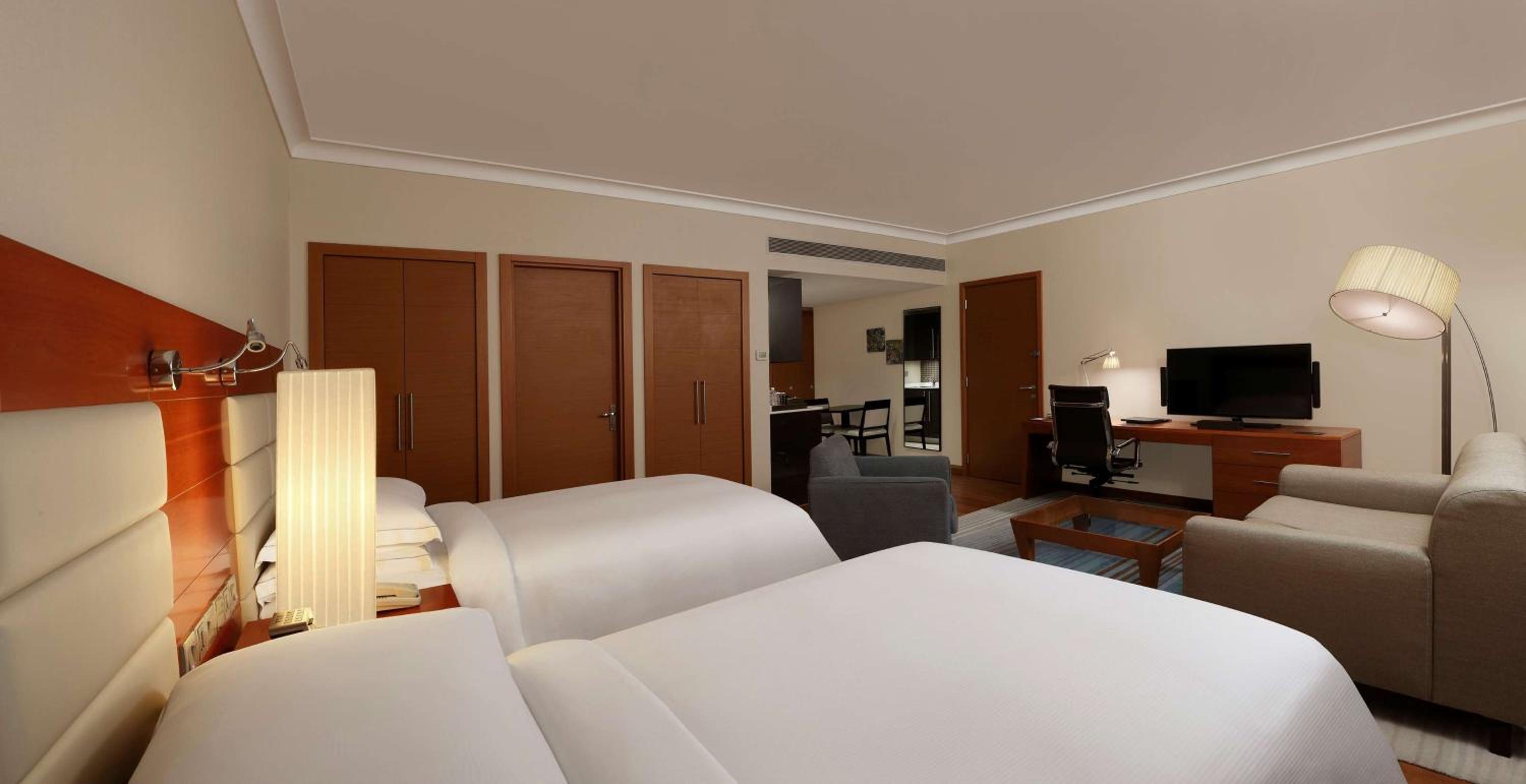Deluxe Room with Two Twin Beds and Kitchenette