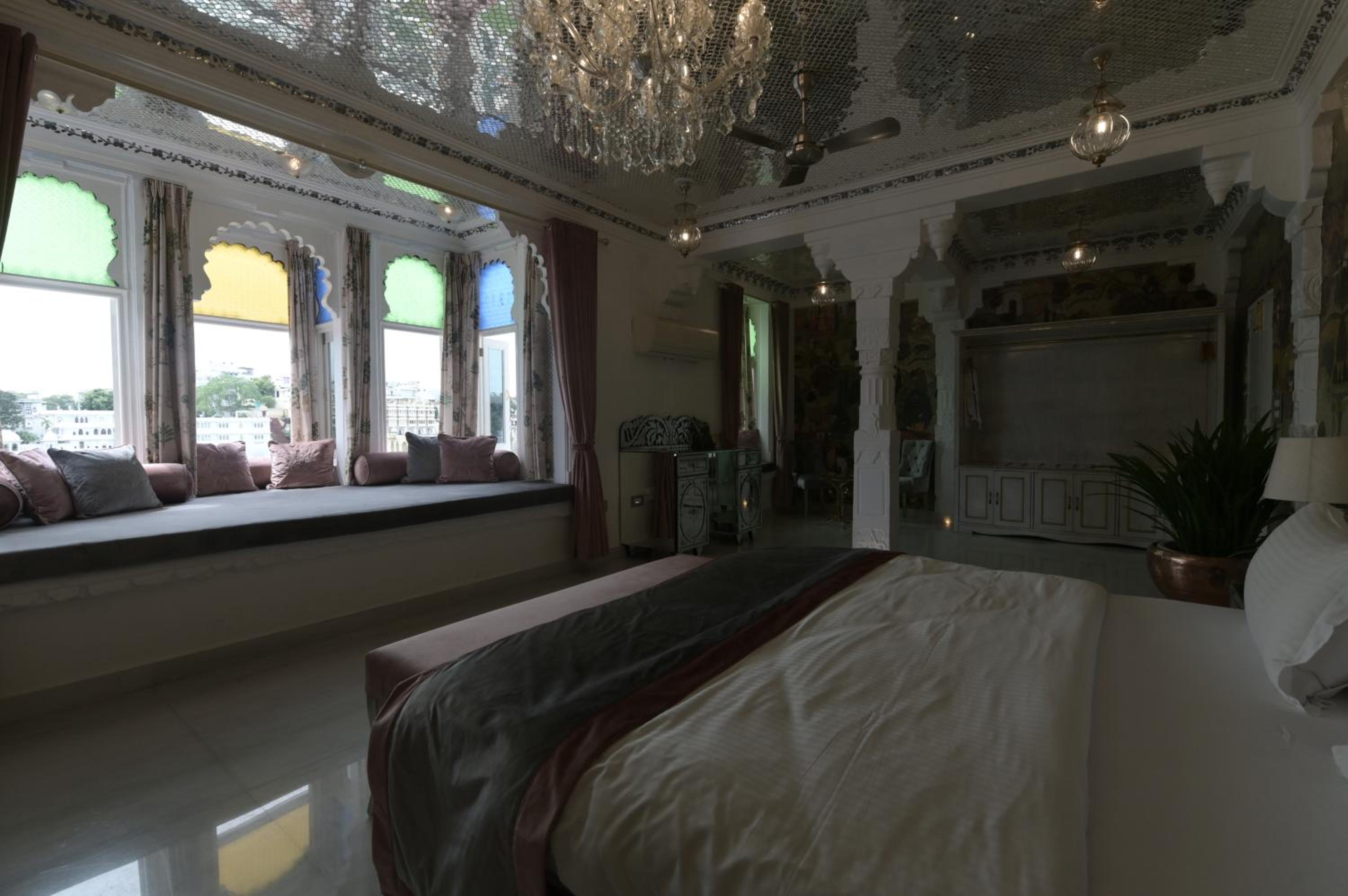 Suite with Lake View :  Avail 15% Discount on all restaurant bills,50% Discount on any spa services (Valid for stay till 30th September 2025)