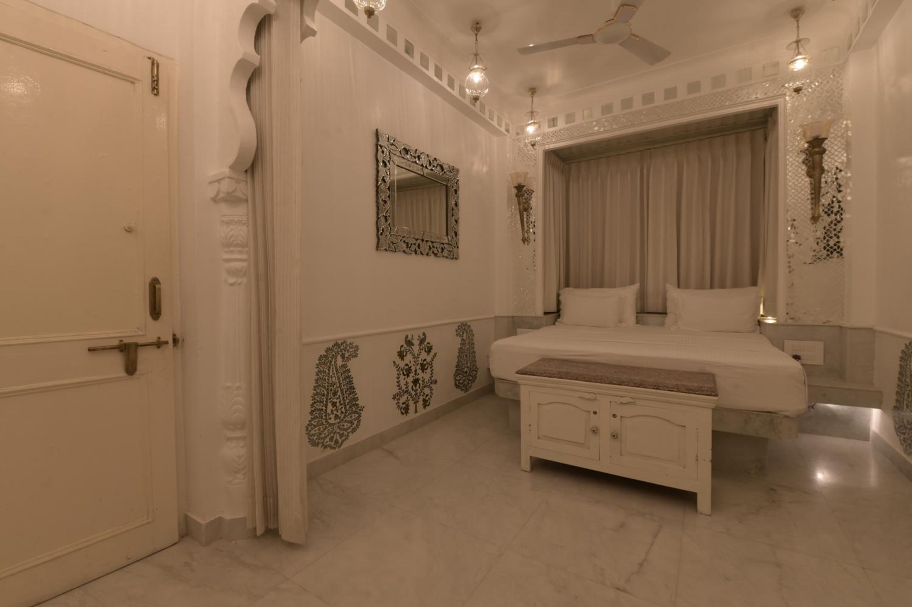 Standard Room Non Lake Facing :  Avail 15% Discount on all restaurant bills,50% Discount on any spa services (Valid for stay till 30th September 2025)