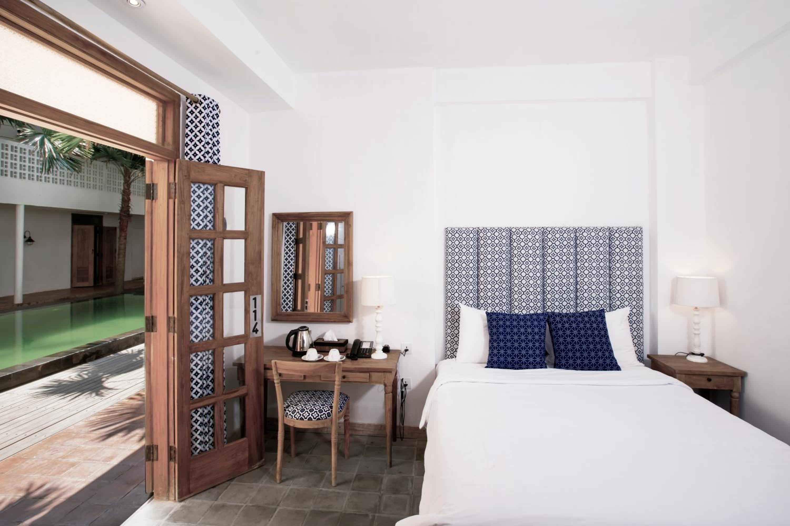 Superior Double Pool View