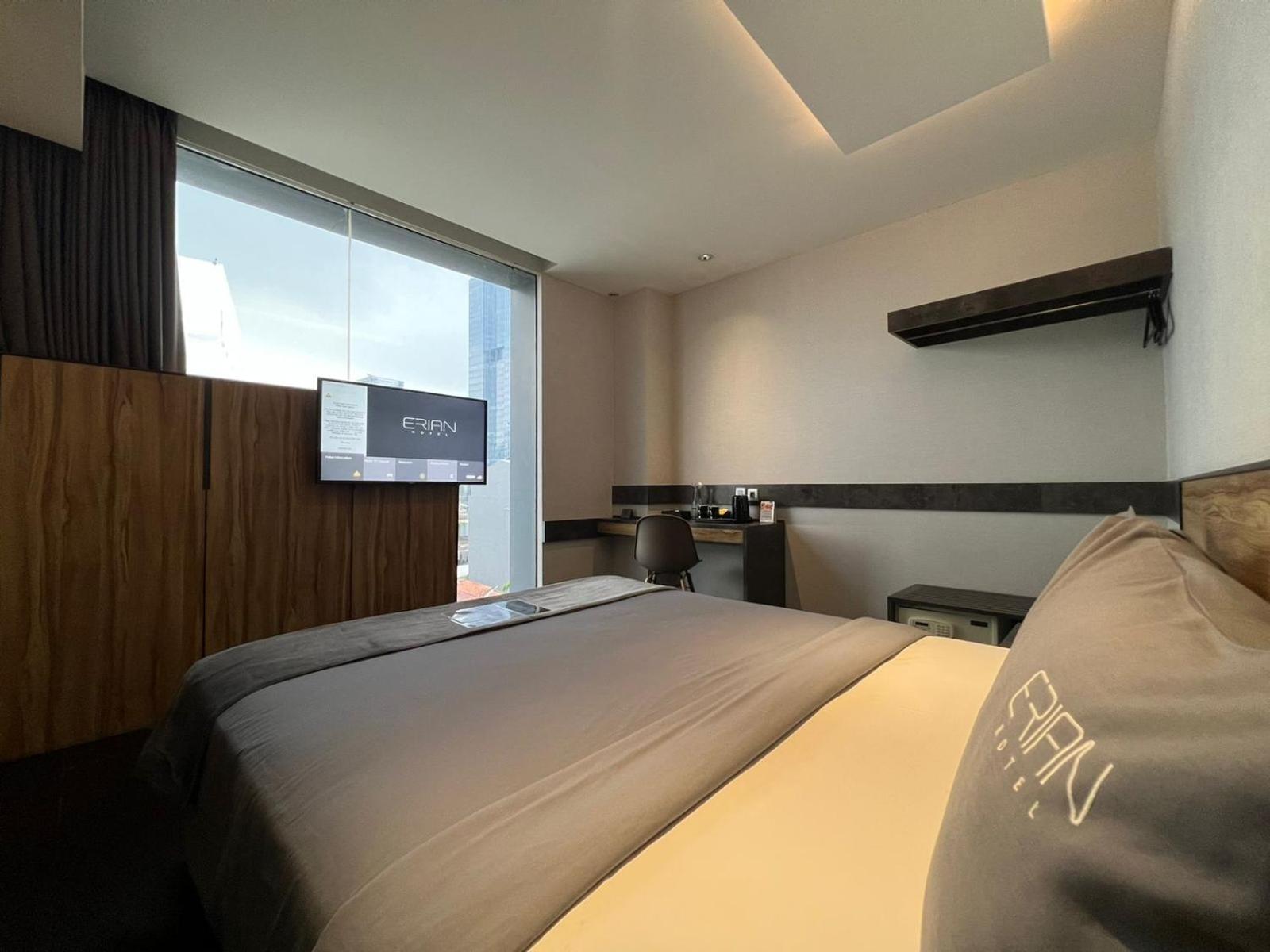 Deluxe Queen Room with City View