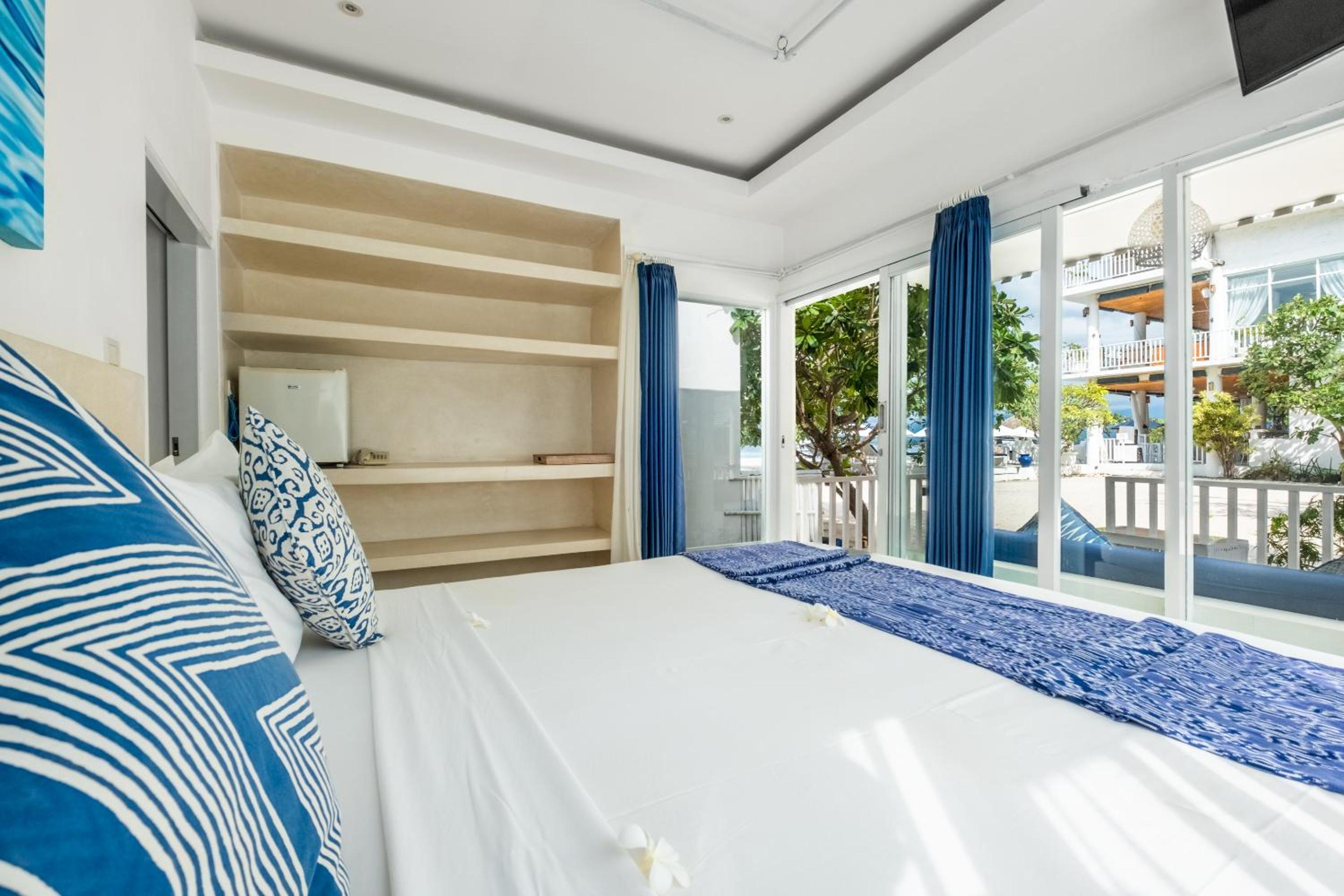 Beach Bungalow with Partial Sea View