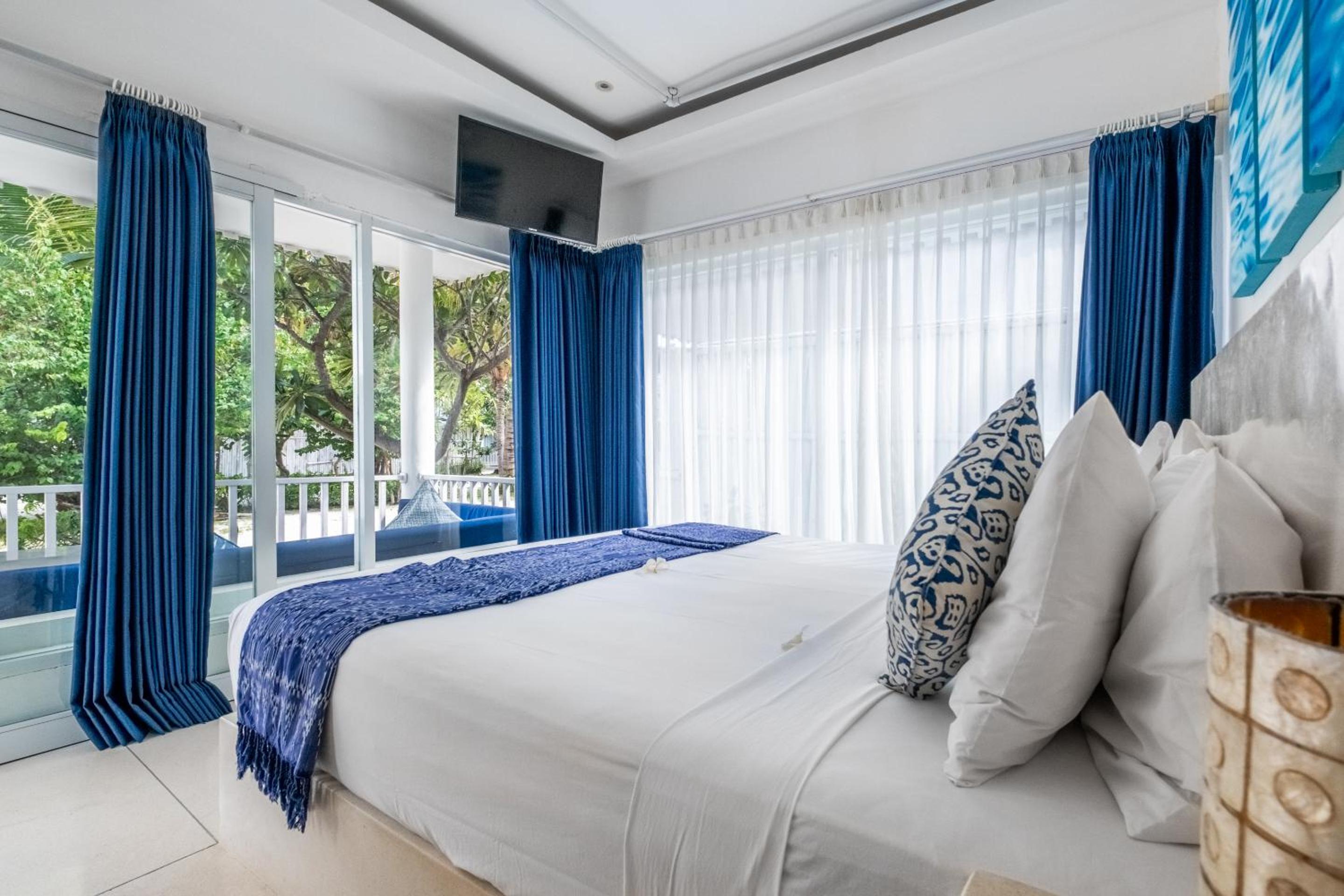Beach Bungalow with Partial Sea View