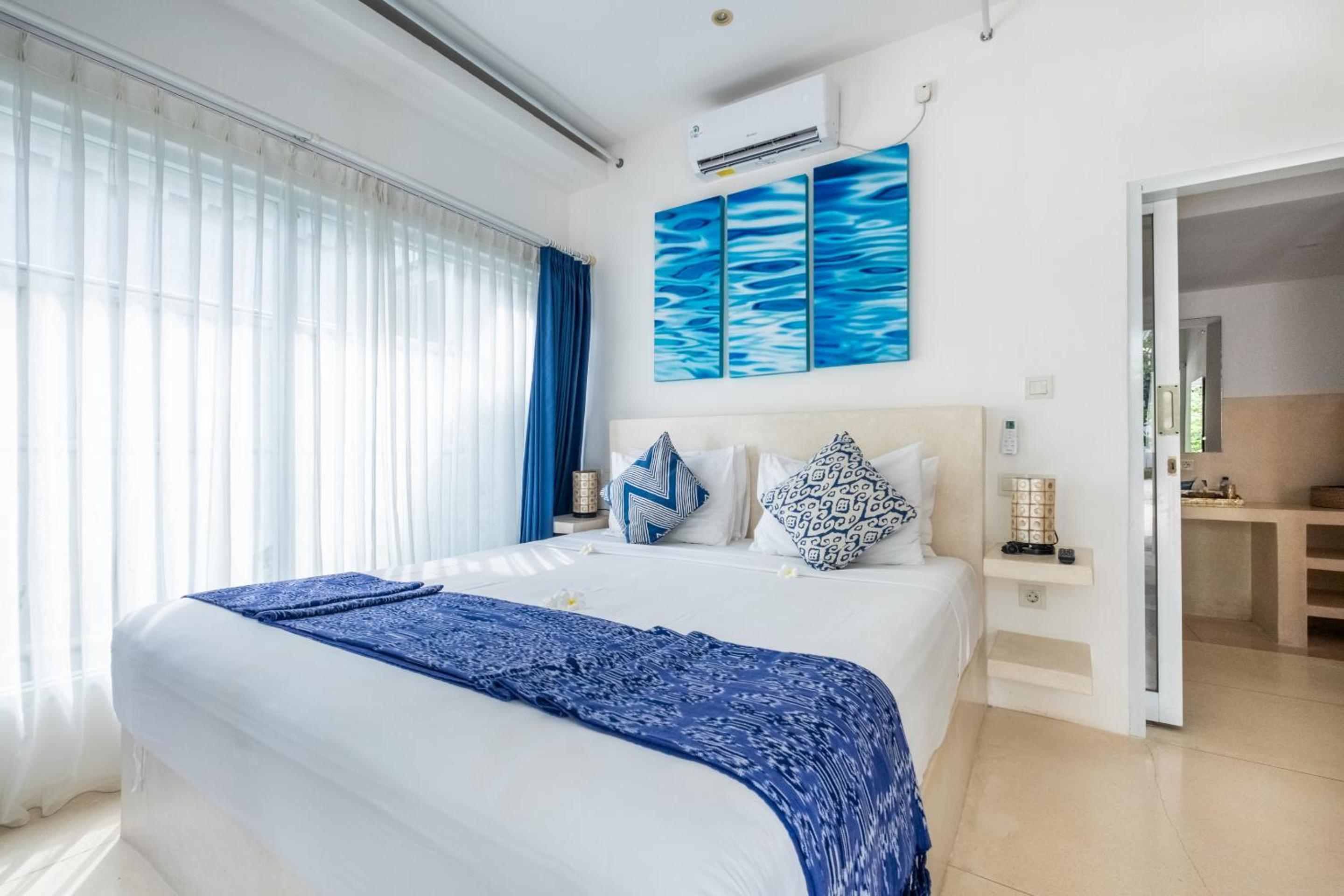 Beach Bungalow with Partial Sea View