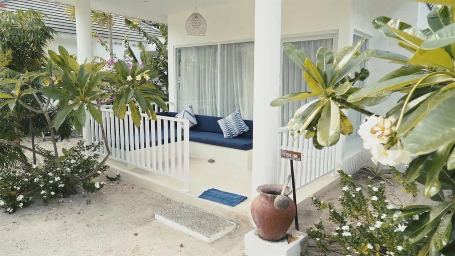 Beach Bungalow with Sea View