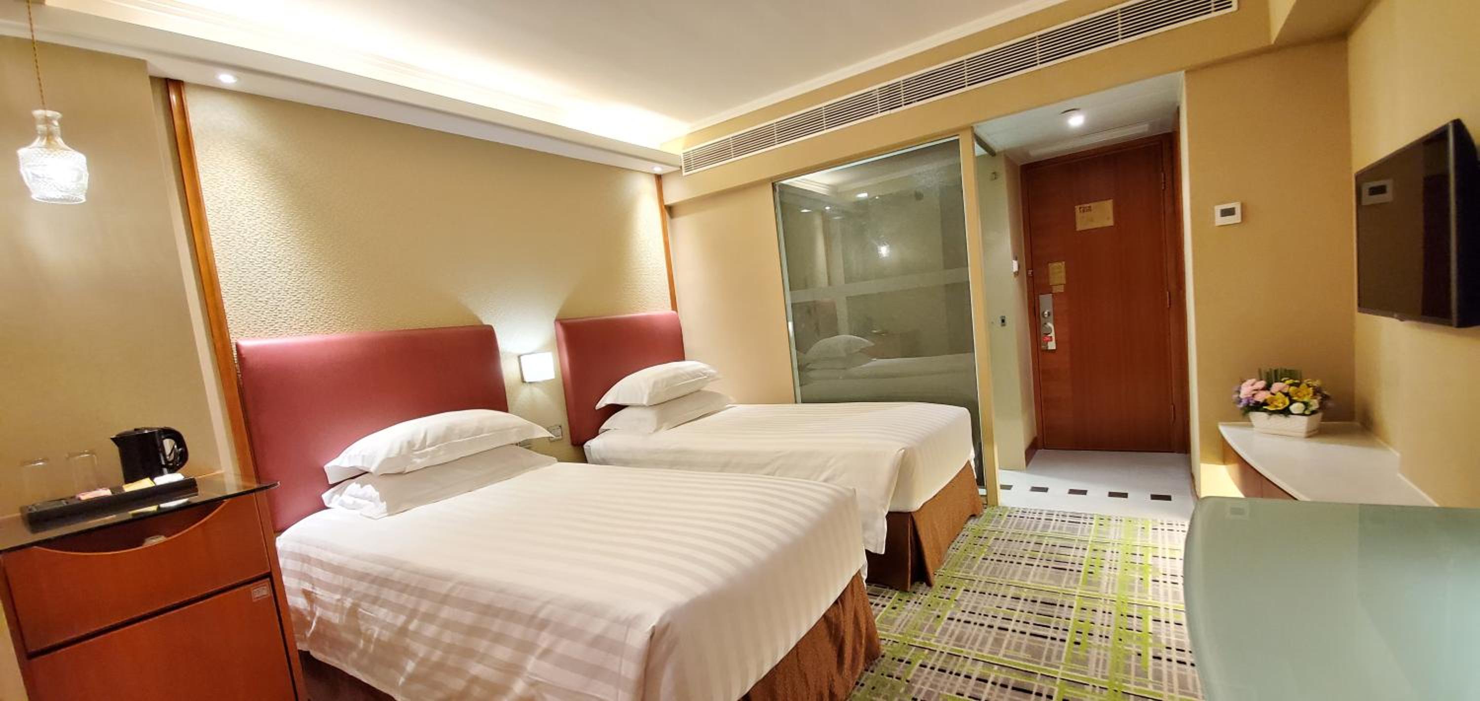 Wharney Deluxe with Twin Beds