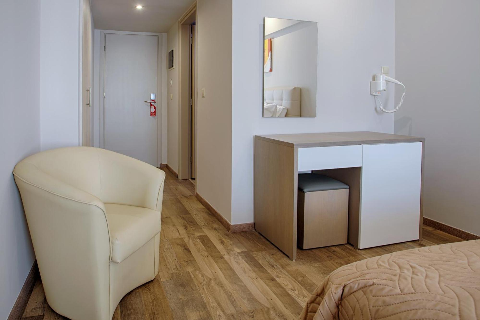 Deluxe Triple Room with Sea View