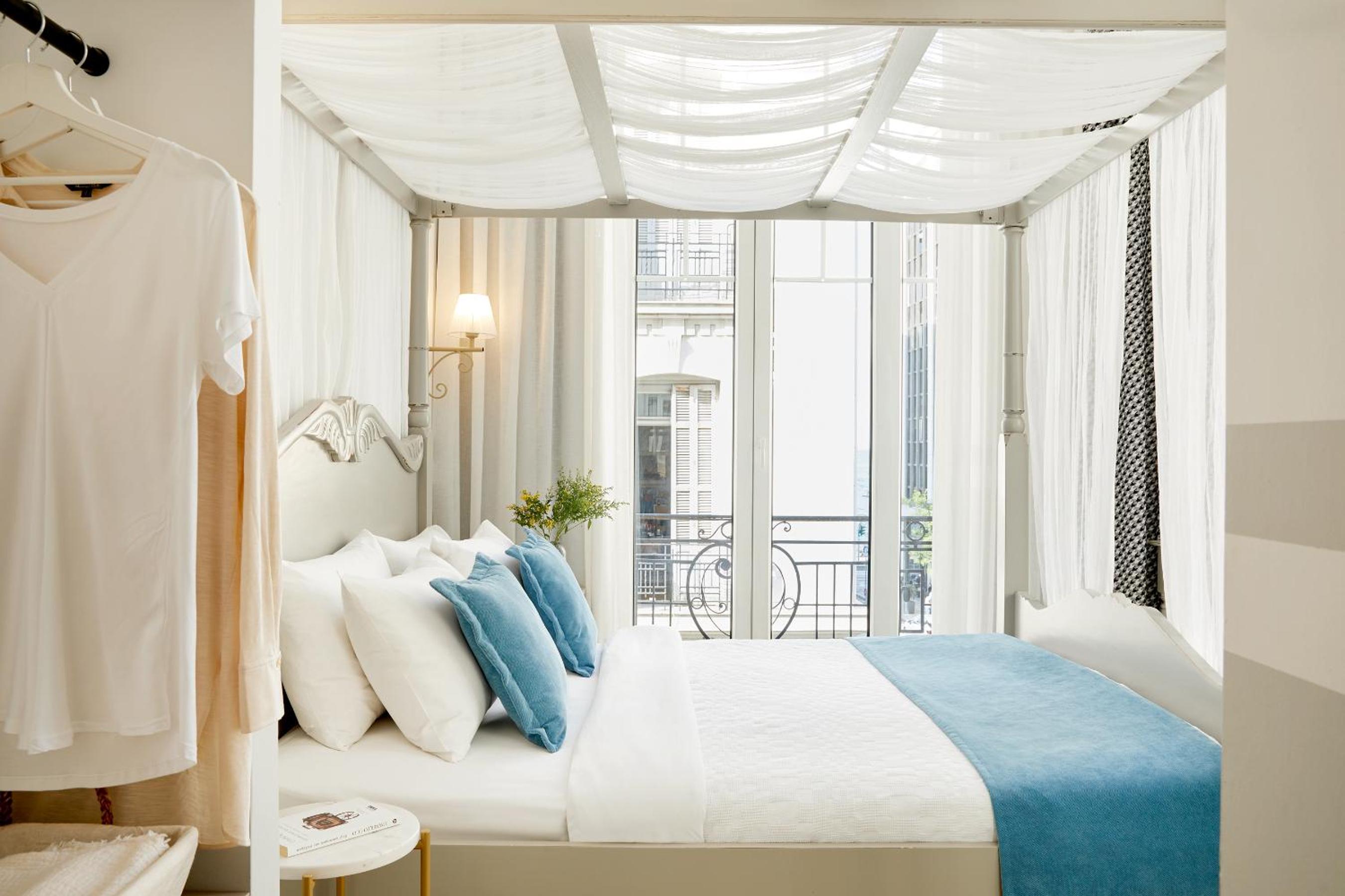 Family Room (2 Adults + 2 Children)