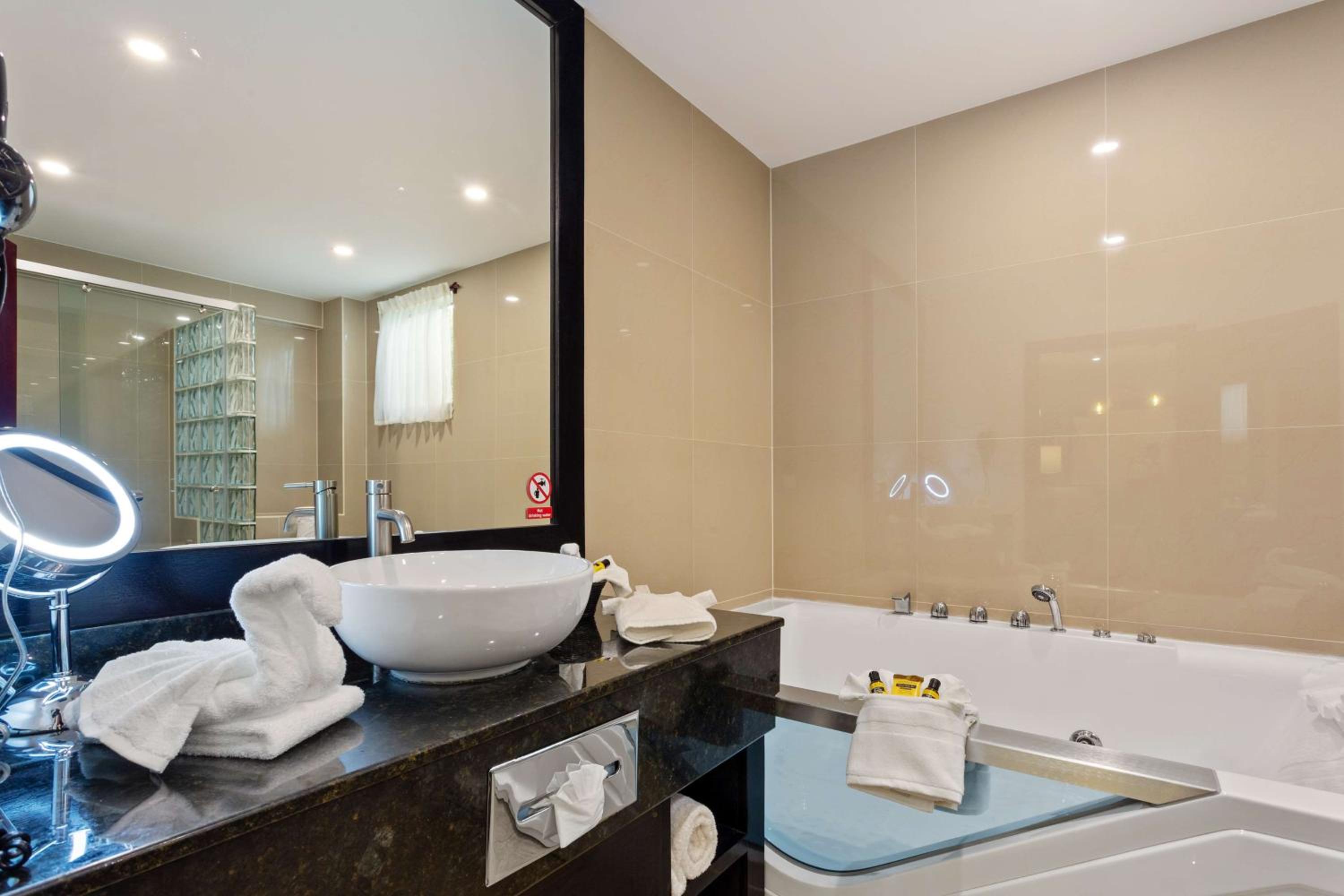 Junior King Suite with Living Room - Non-Smoking