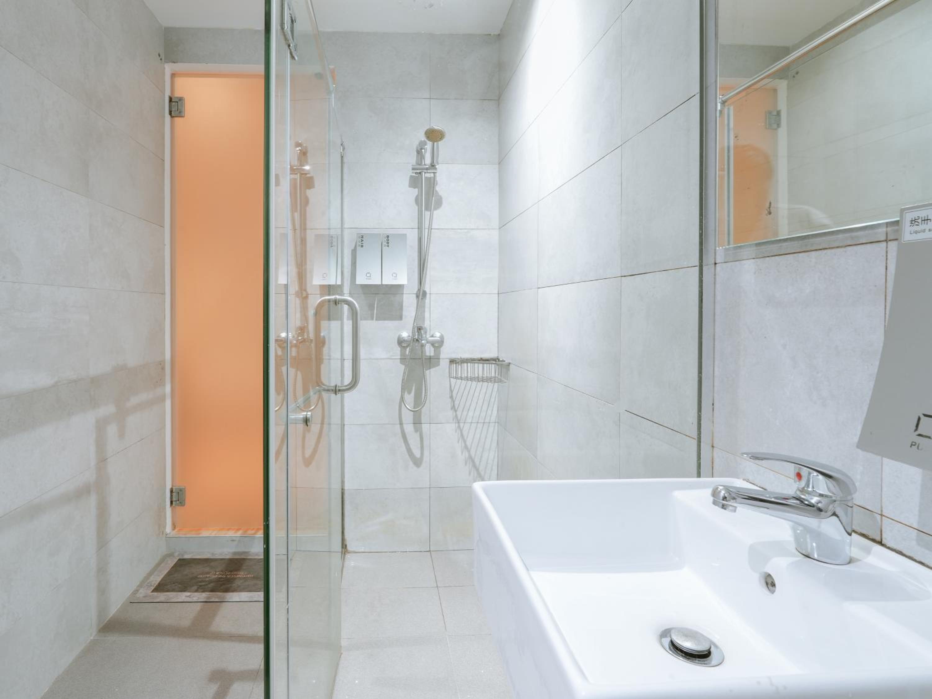 Superior Family, No Window