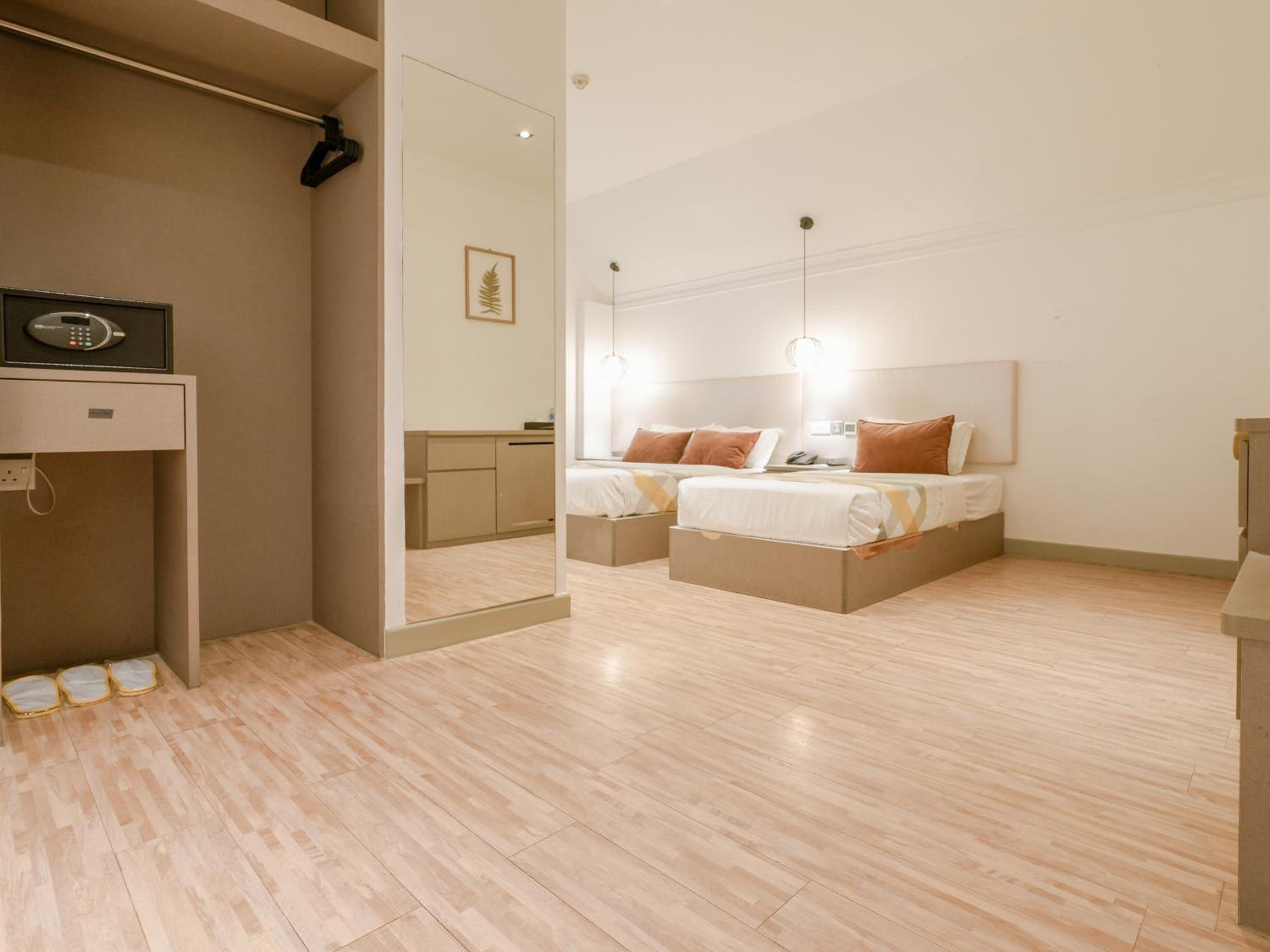 Superior Family, No Window