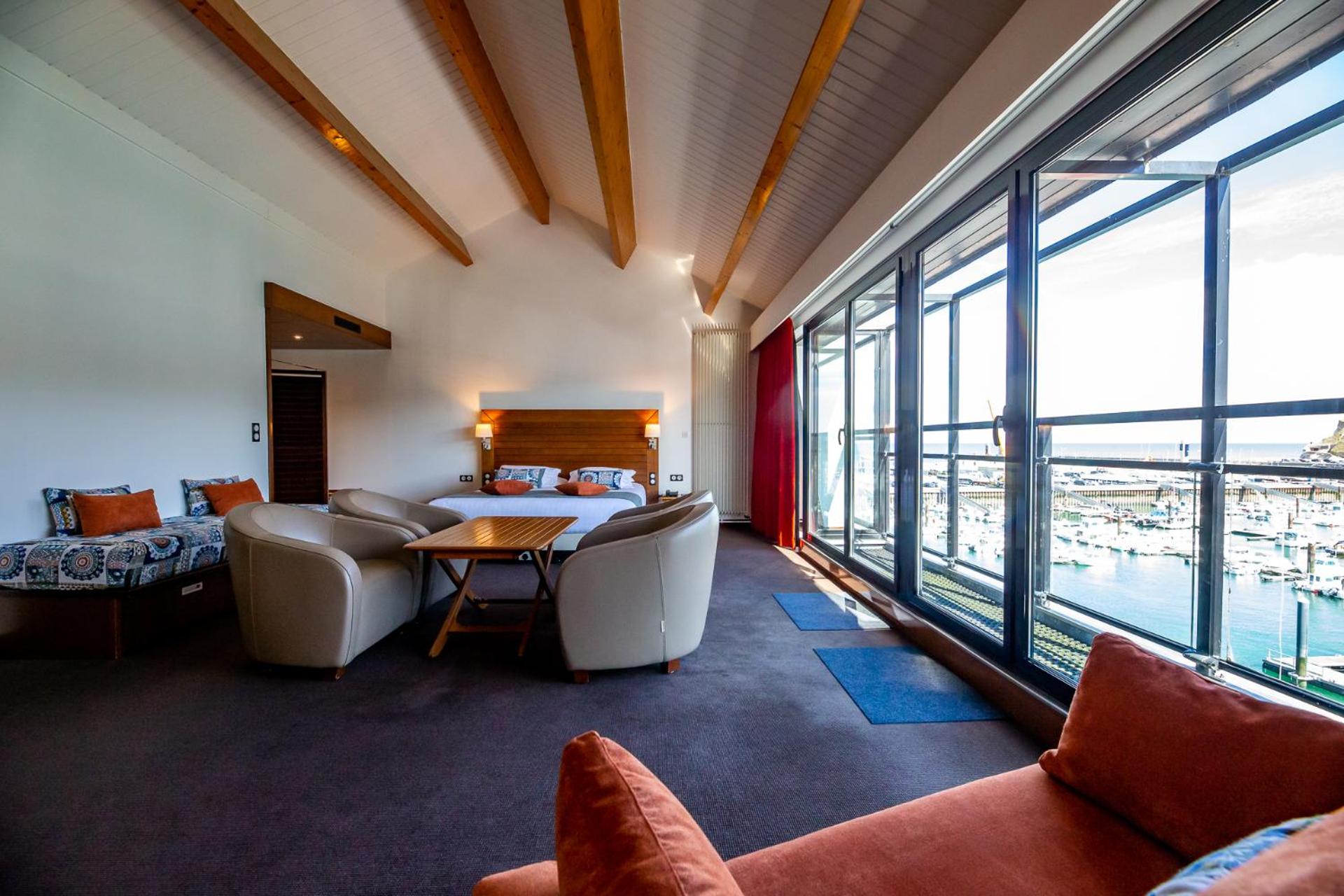 Deluxe Suite with Sea View