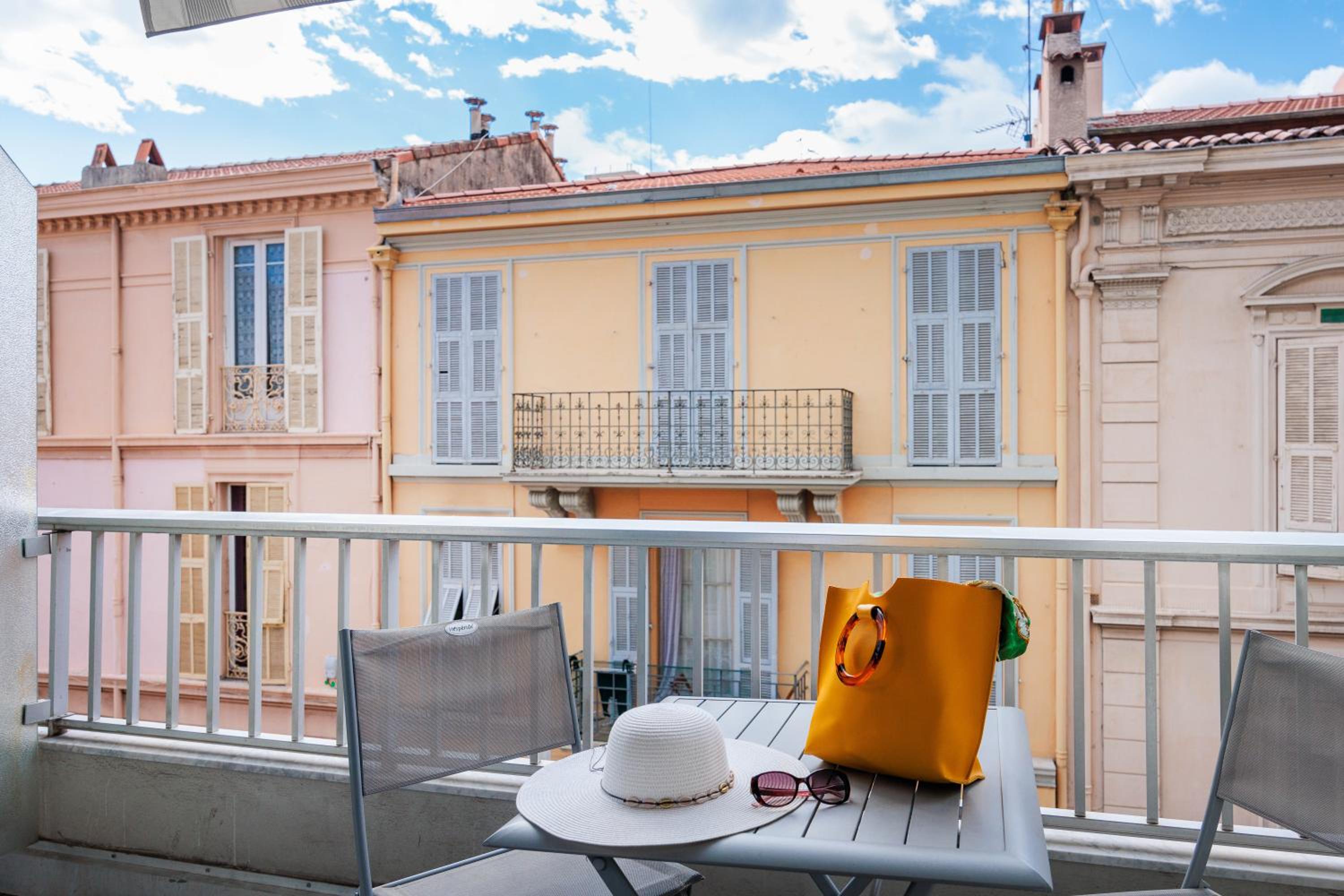 Standard Twin Room with Balcony