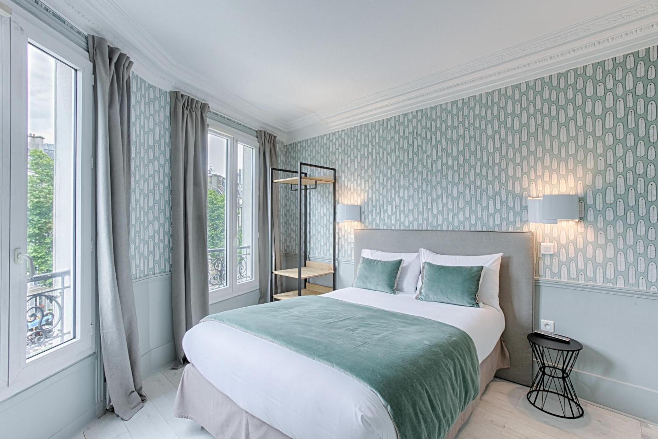 Double Room with Street View