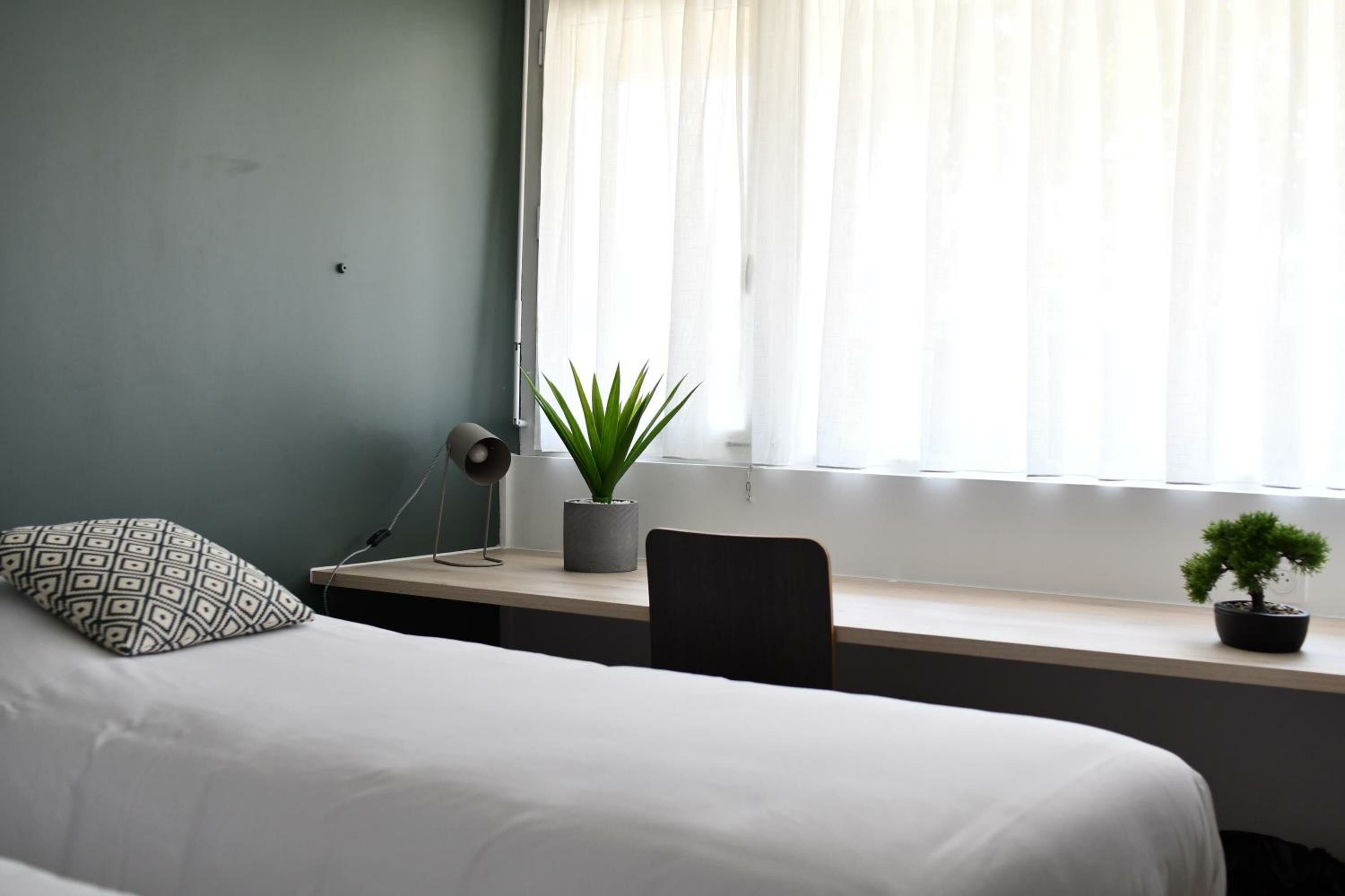 Family Room - 1 Double Bed 2 Single Beds 1 Sofa Bed