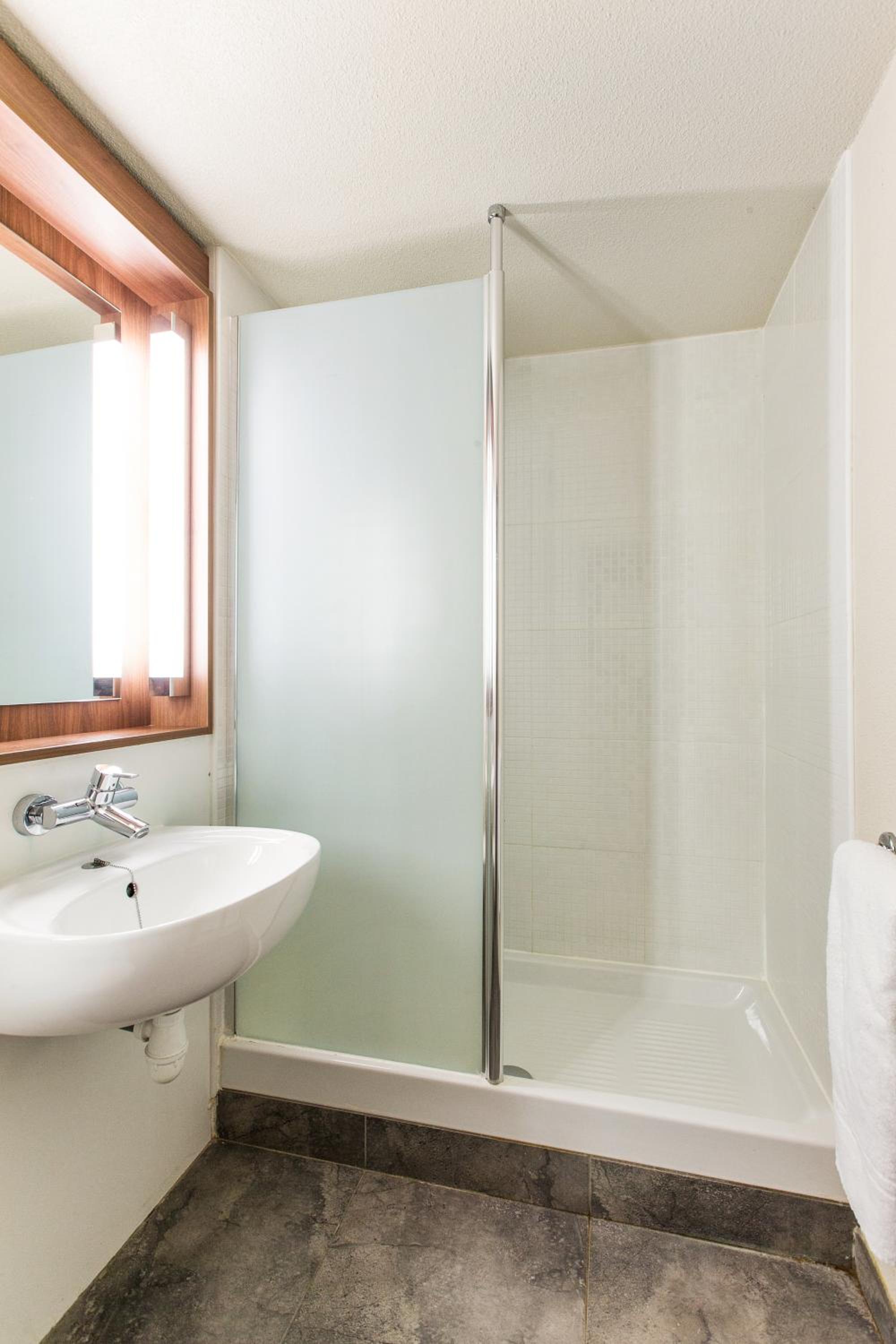 1 Double Bed 1 Junior Bed (Up To 10 Years)