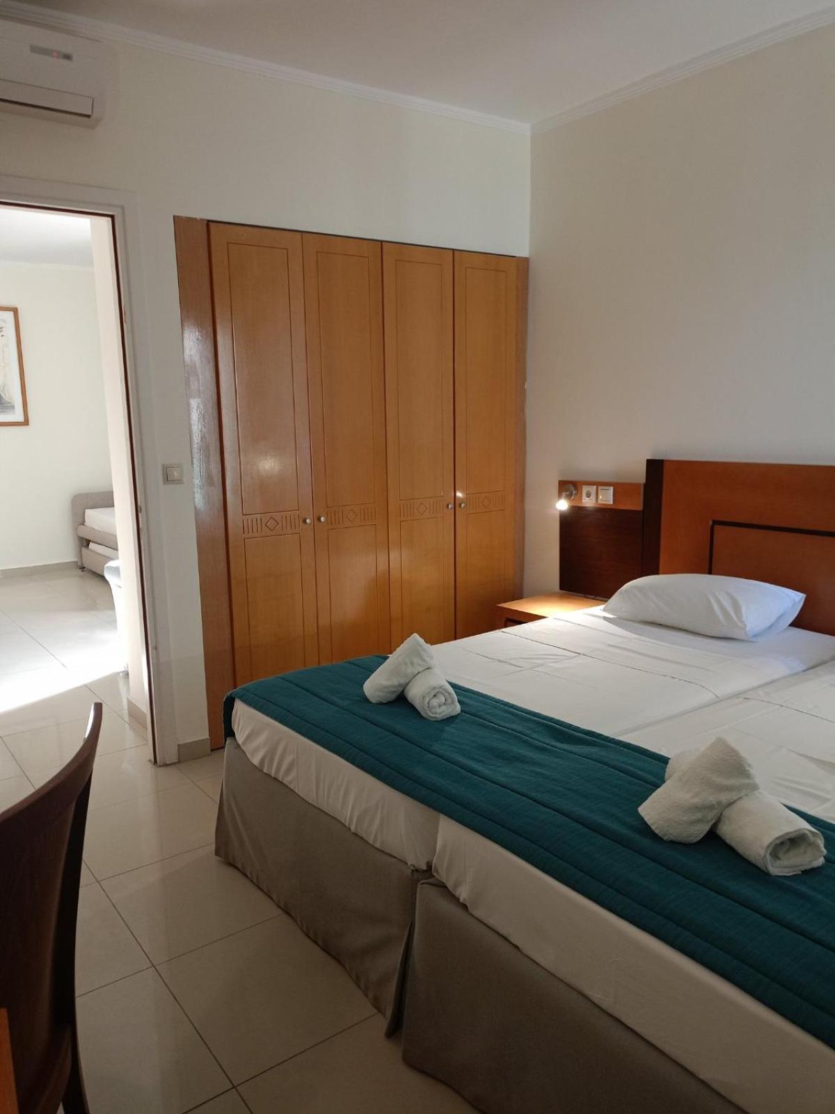 One-Bedroom Apartment with Sea View (4 Adults)