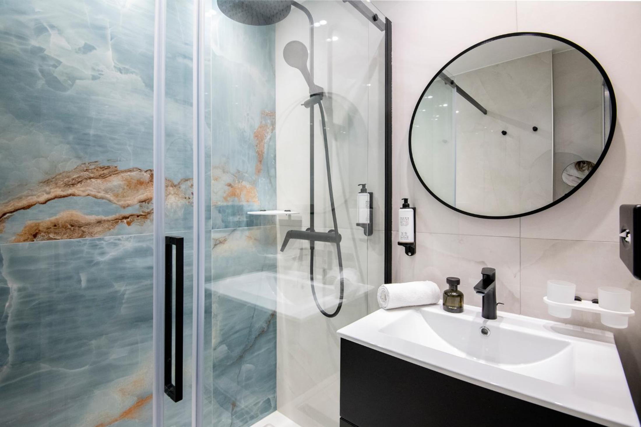 Comfort Queen Room - Attic