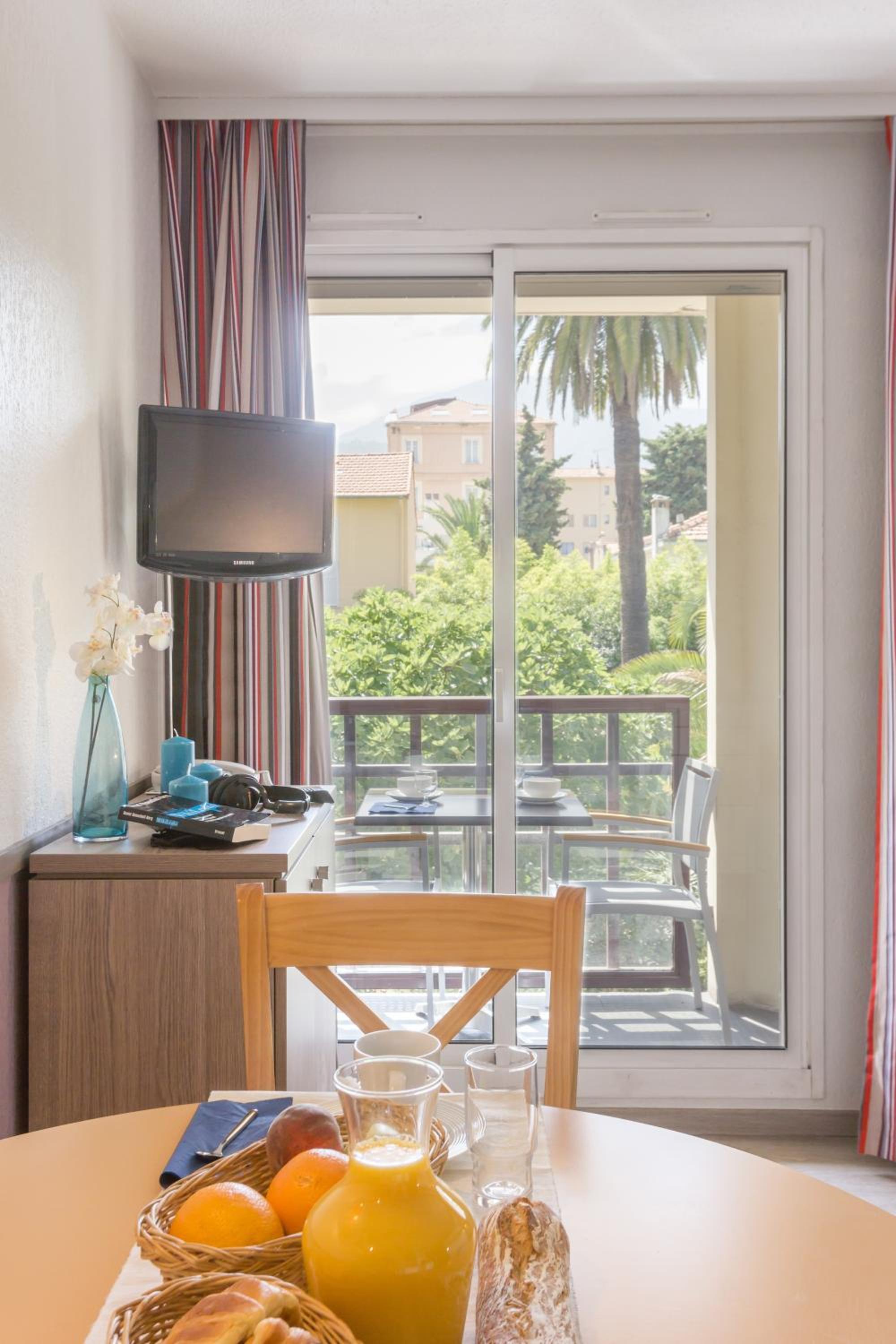 Studio (2 people) - Court Side