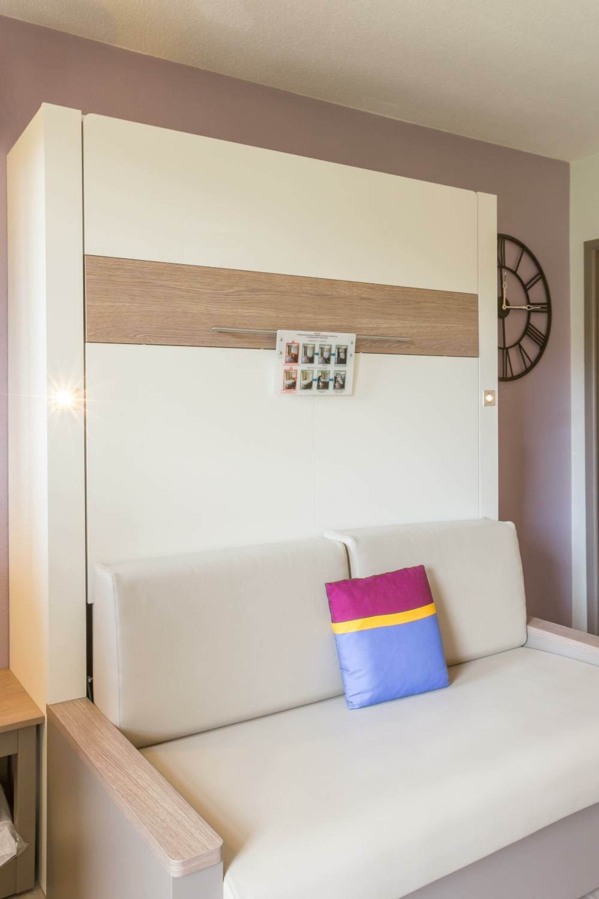 Studio (2 people) - Court Side