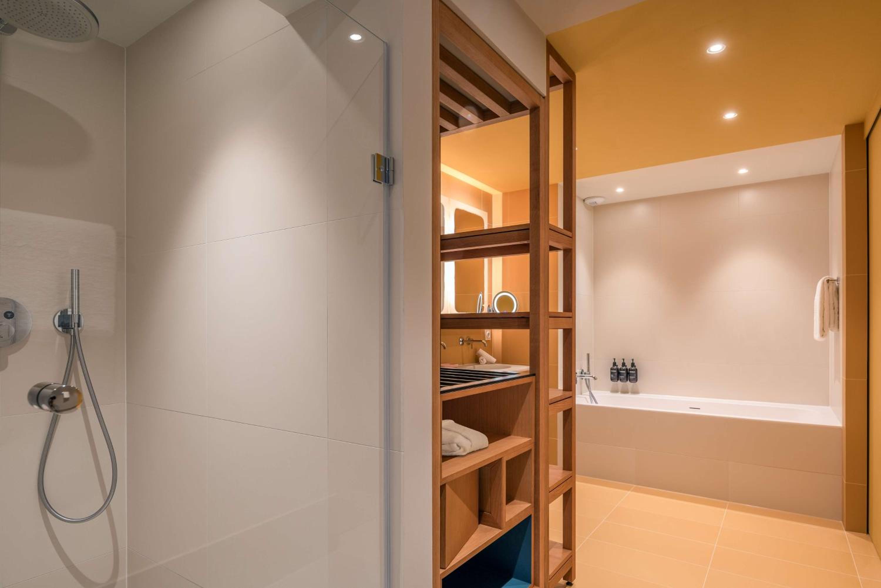 One-Bedroom King Suite with Sea View