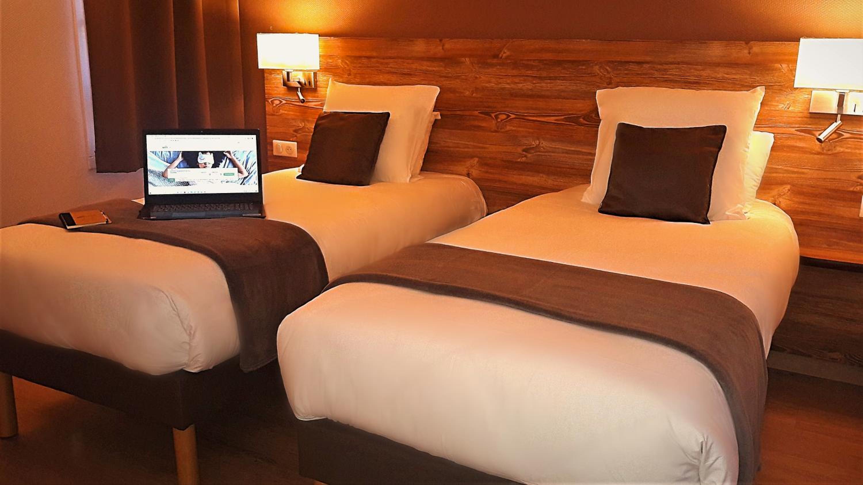 Triple Room with 3 Single Beds