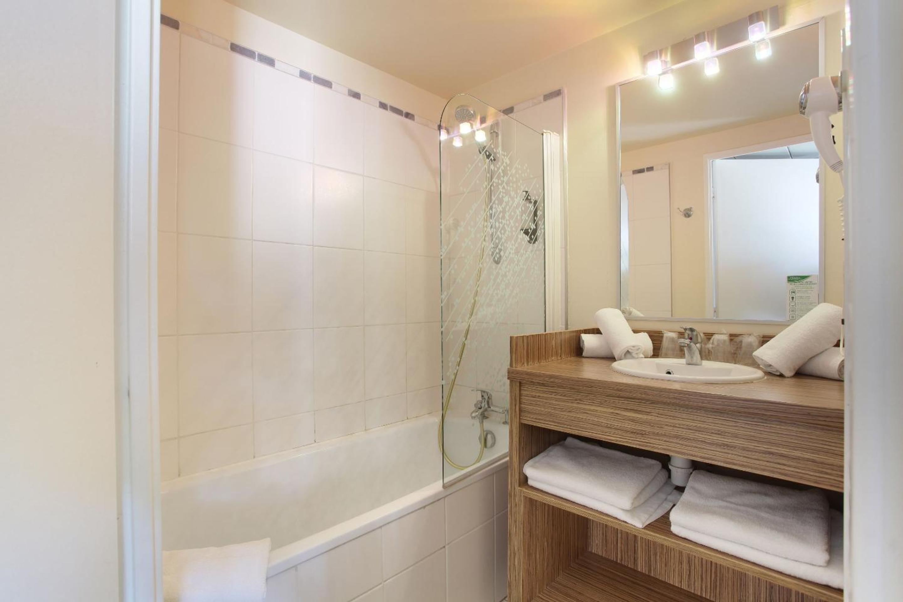 One-Bedroom Apartment (4 Adults)