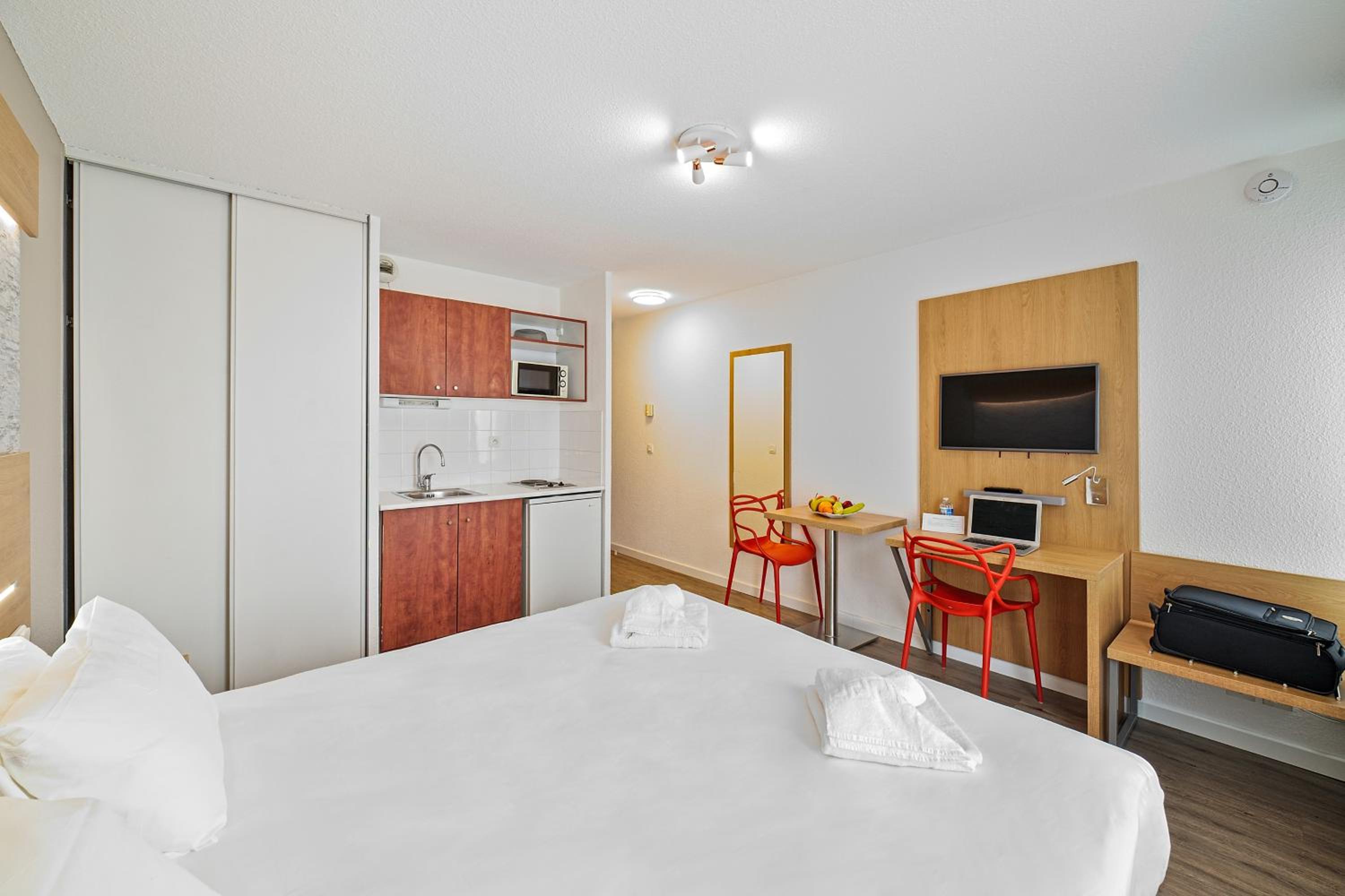 Studio - 1 to 2 People