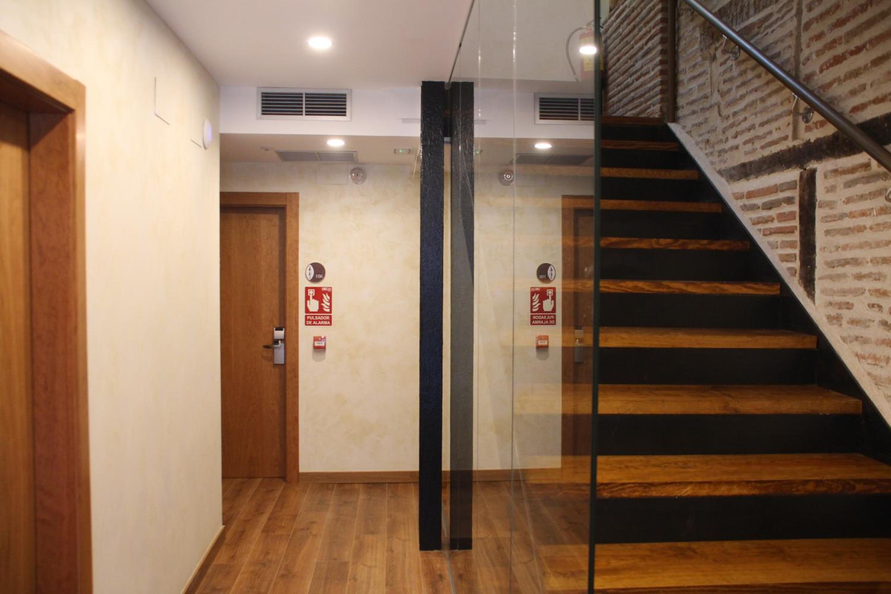 Deluxe Economy Double Room with Small Double Bed