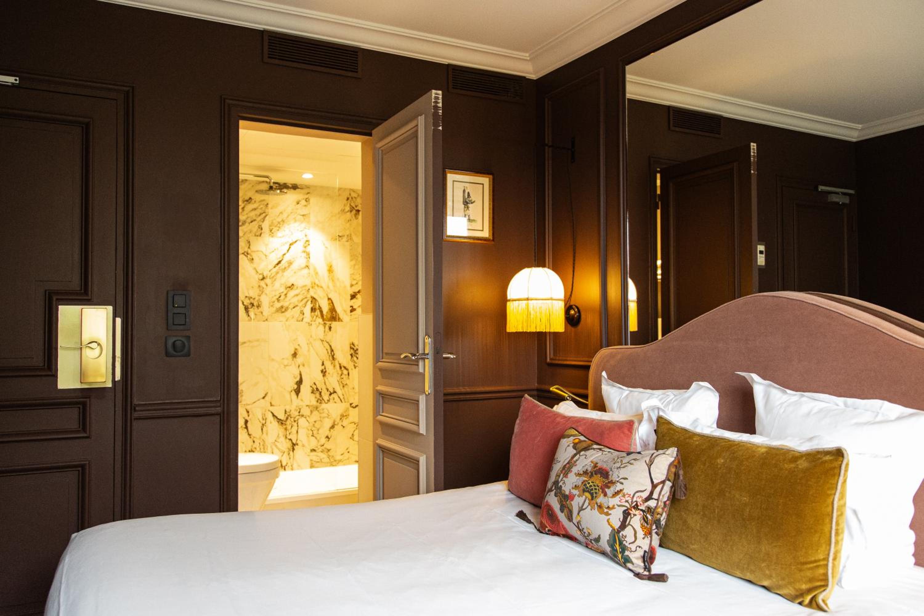 Renovated - Cocoon Room with Courtyard View 