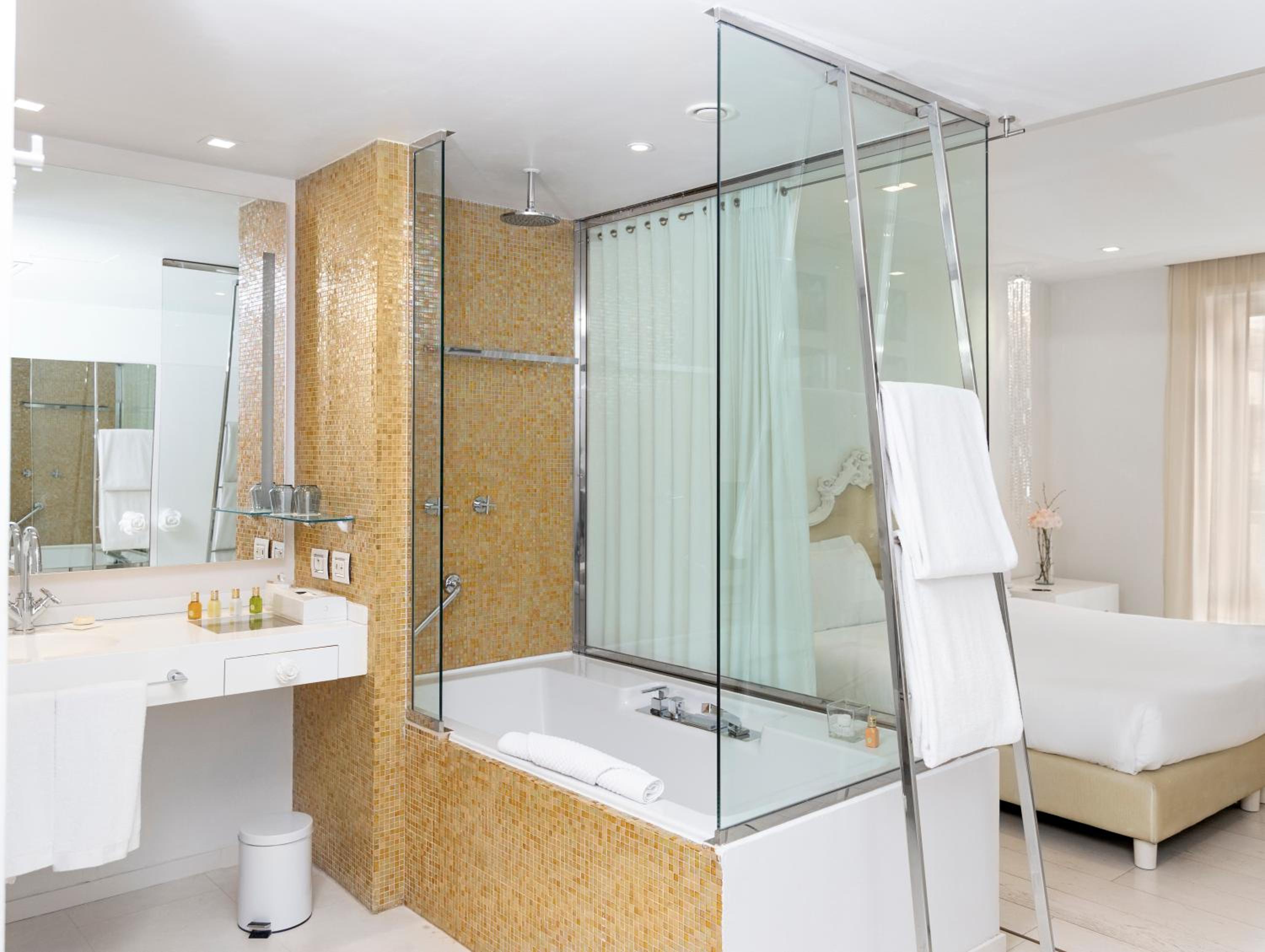 Deluxe Double or Twin Room - Free Spa Access