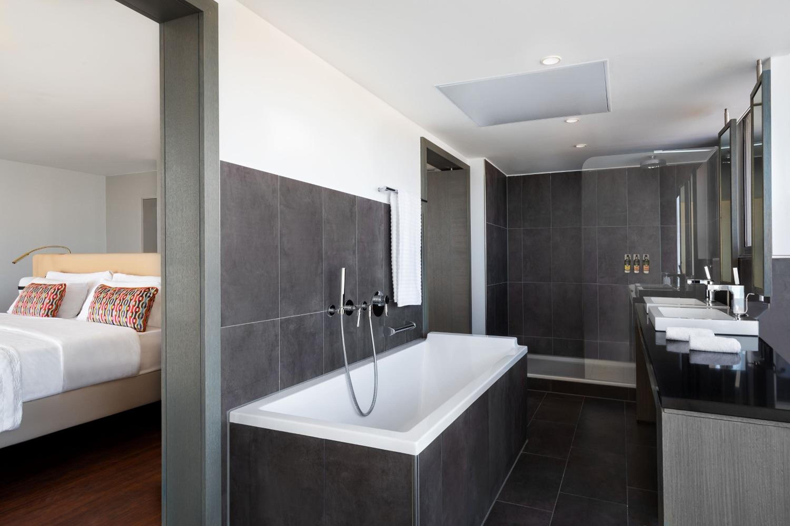 Junior Suite with Garden View