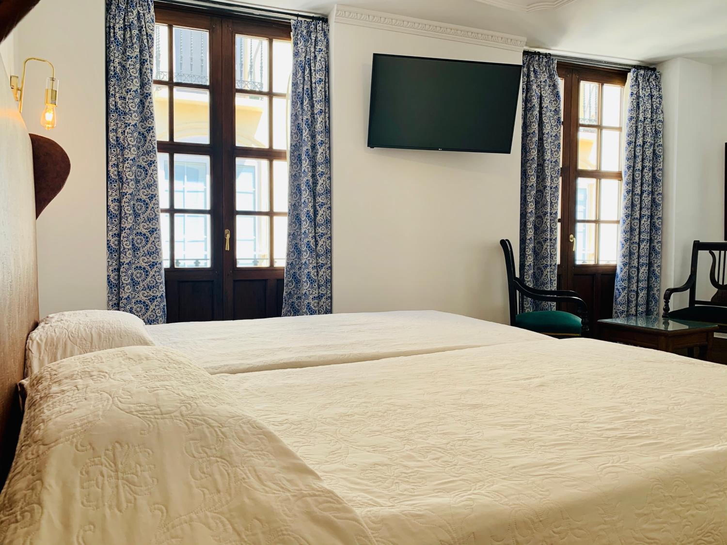 Deluxe Double or Twin Room with City View