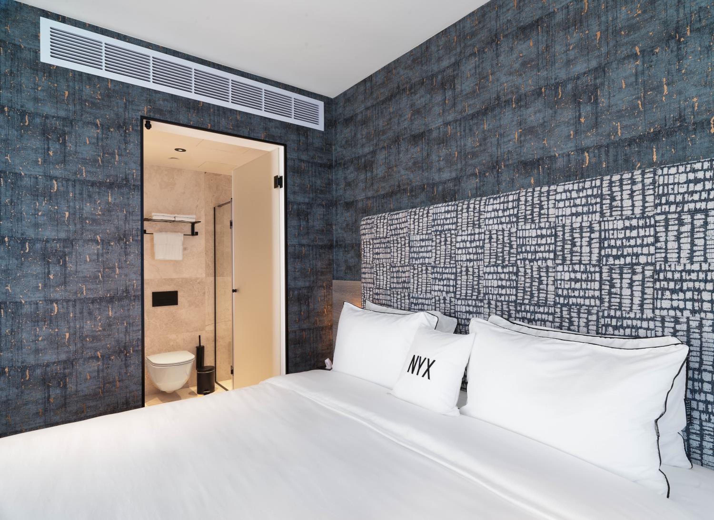 NYX Executive Suite with Business Lounge Access