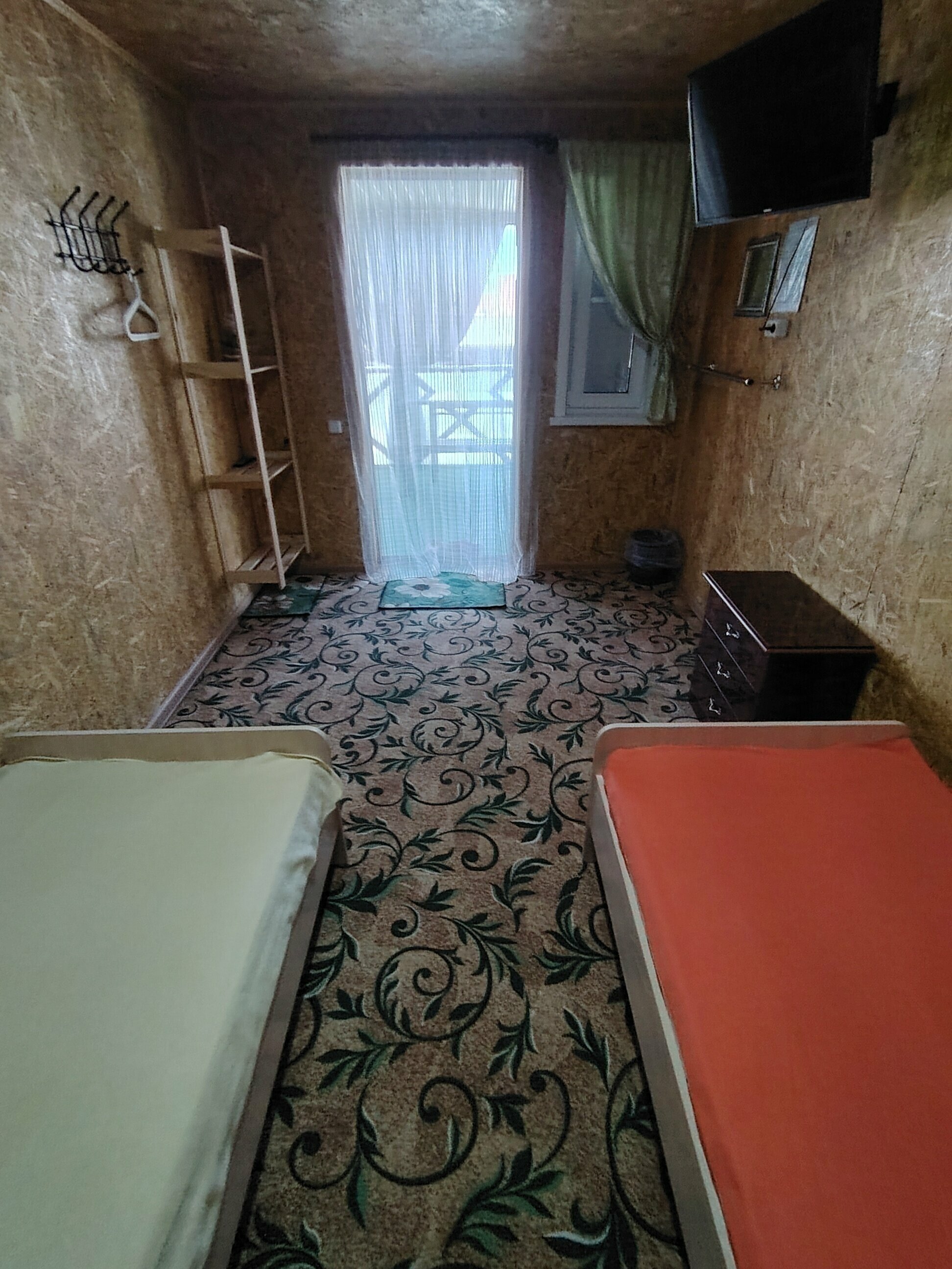 Двухместный номер эконом-класса с 2 отдельными кроватями