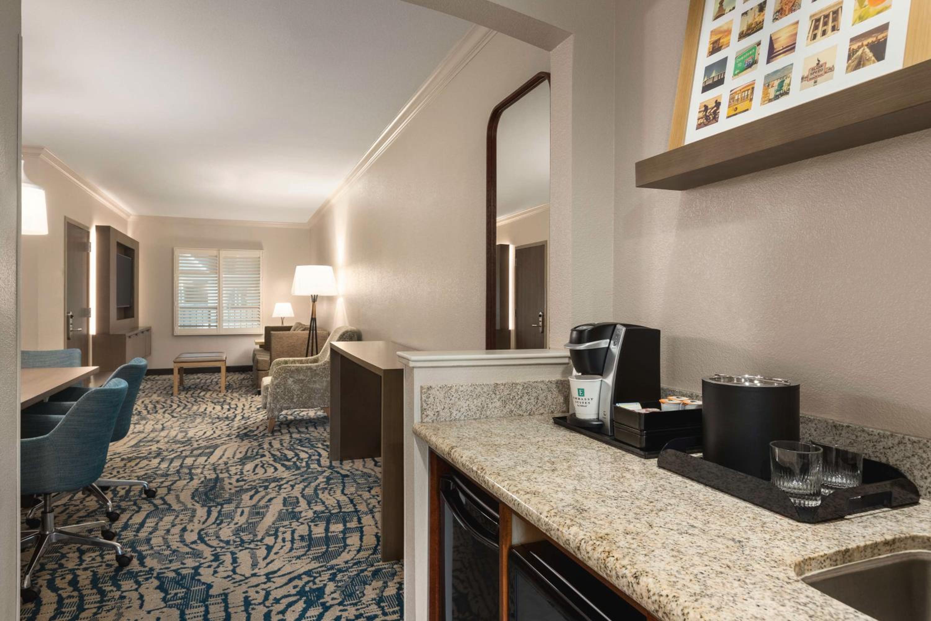 King Suite - Non-Smoking