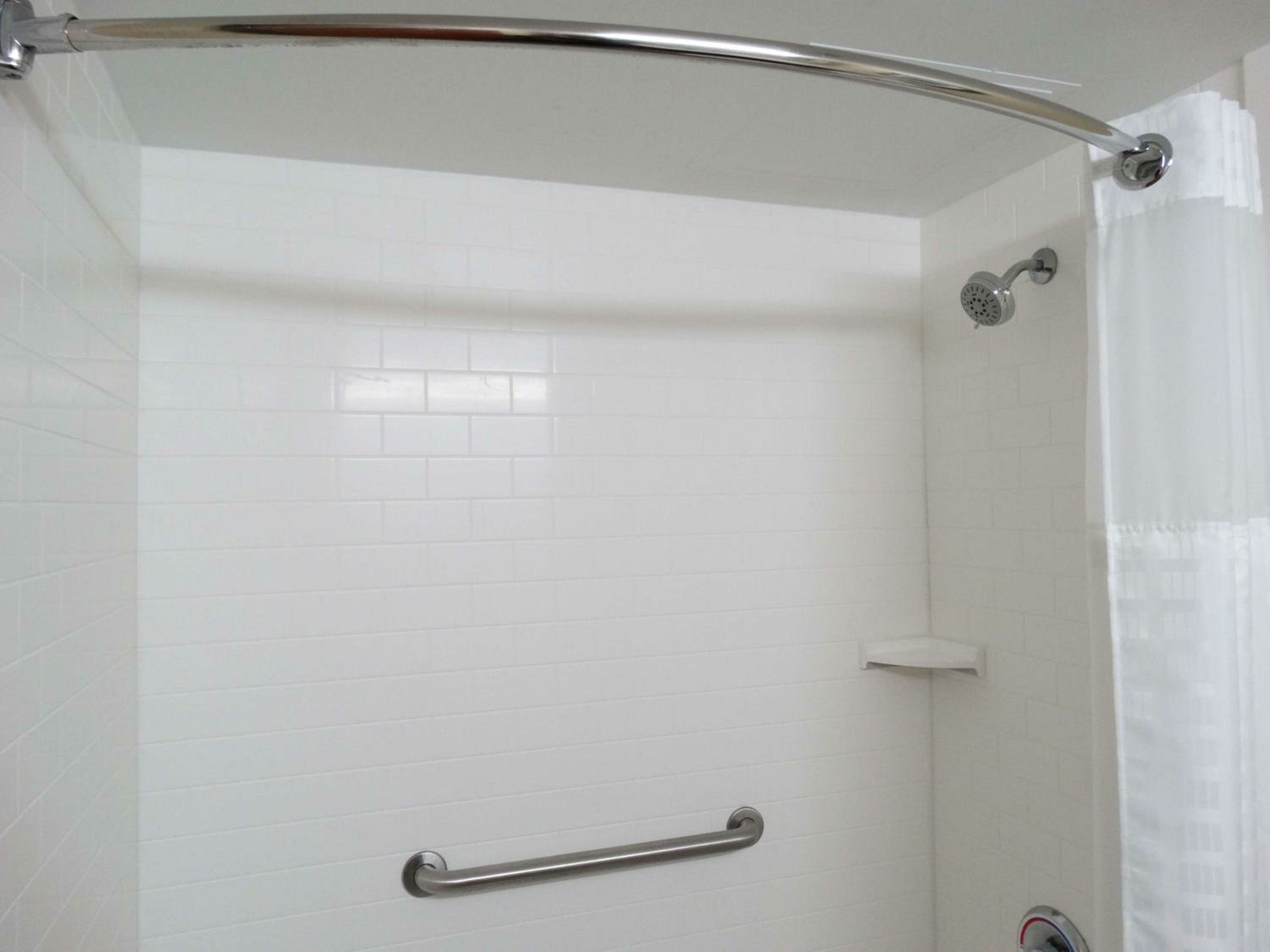 King Room with Bath Tub - Mobility Accessible