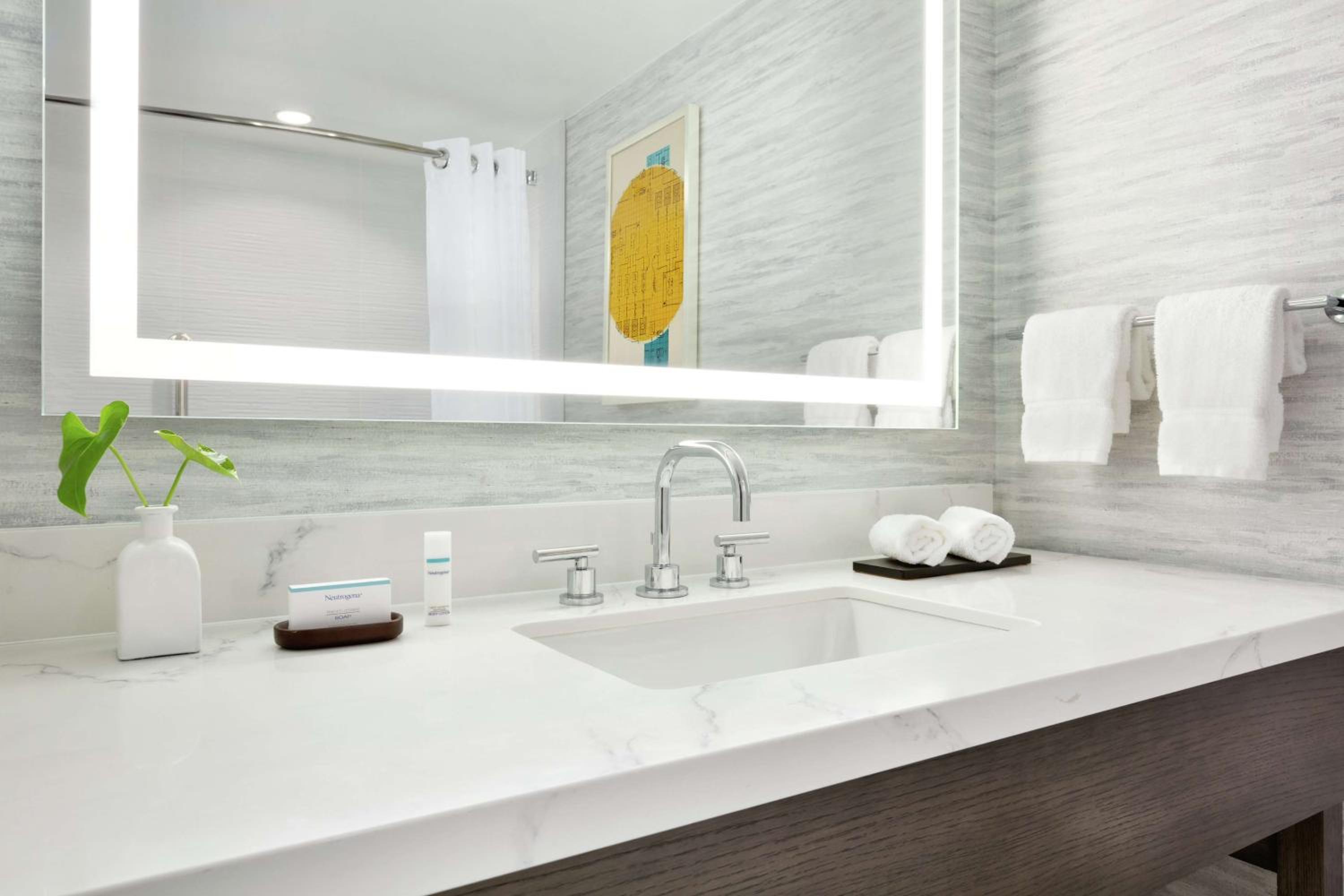 Queen Suite with Two Queen Beds - Non-Smoking