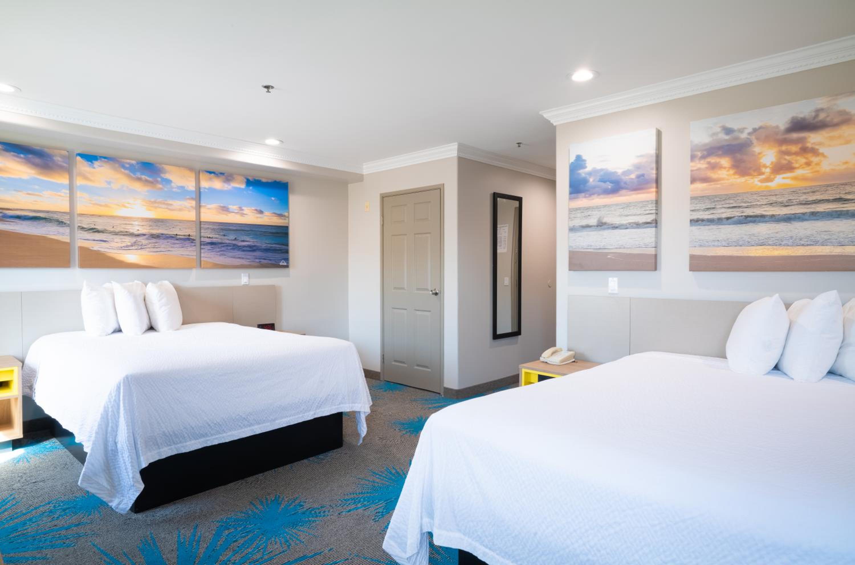 Deluxe Queen Room with Two Beds - Non-Smoking