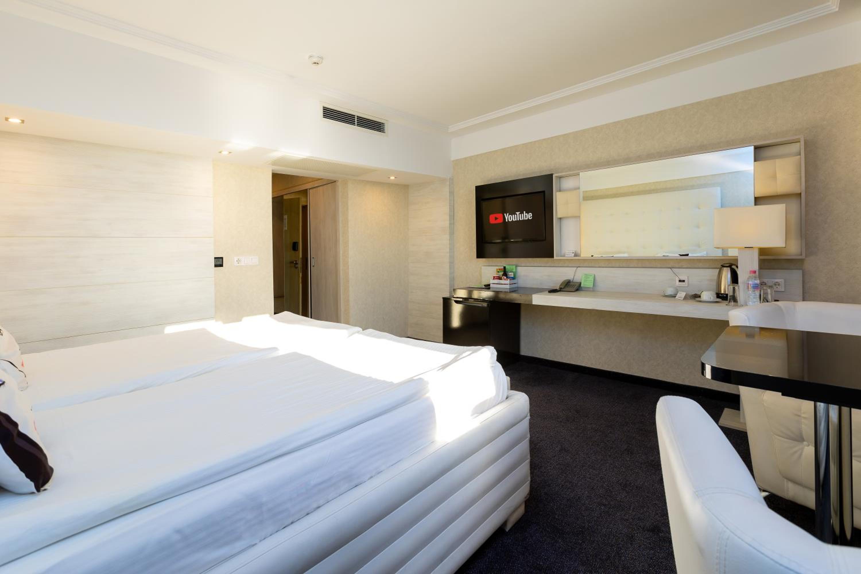 Executive Double Room with River View and Free Parking