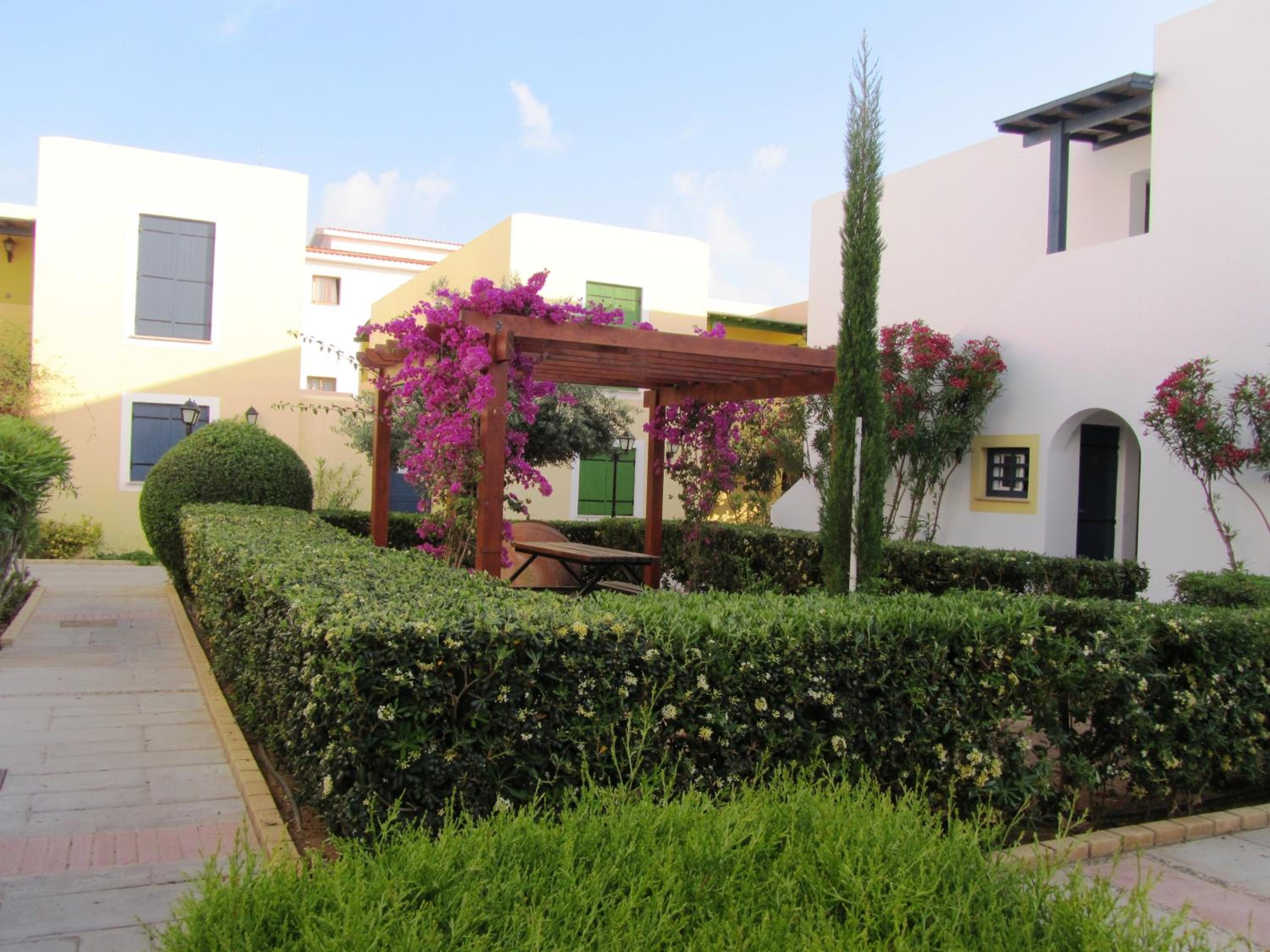 Superior One-Bedroom Apartment with Inland View