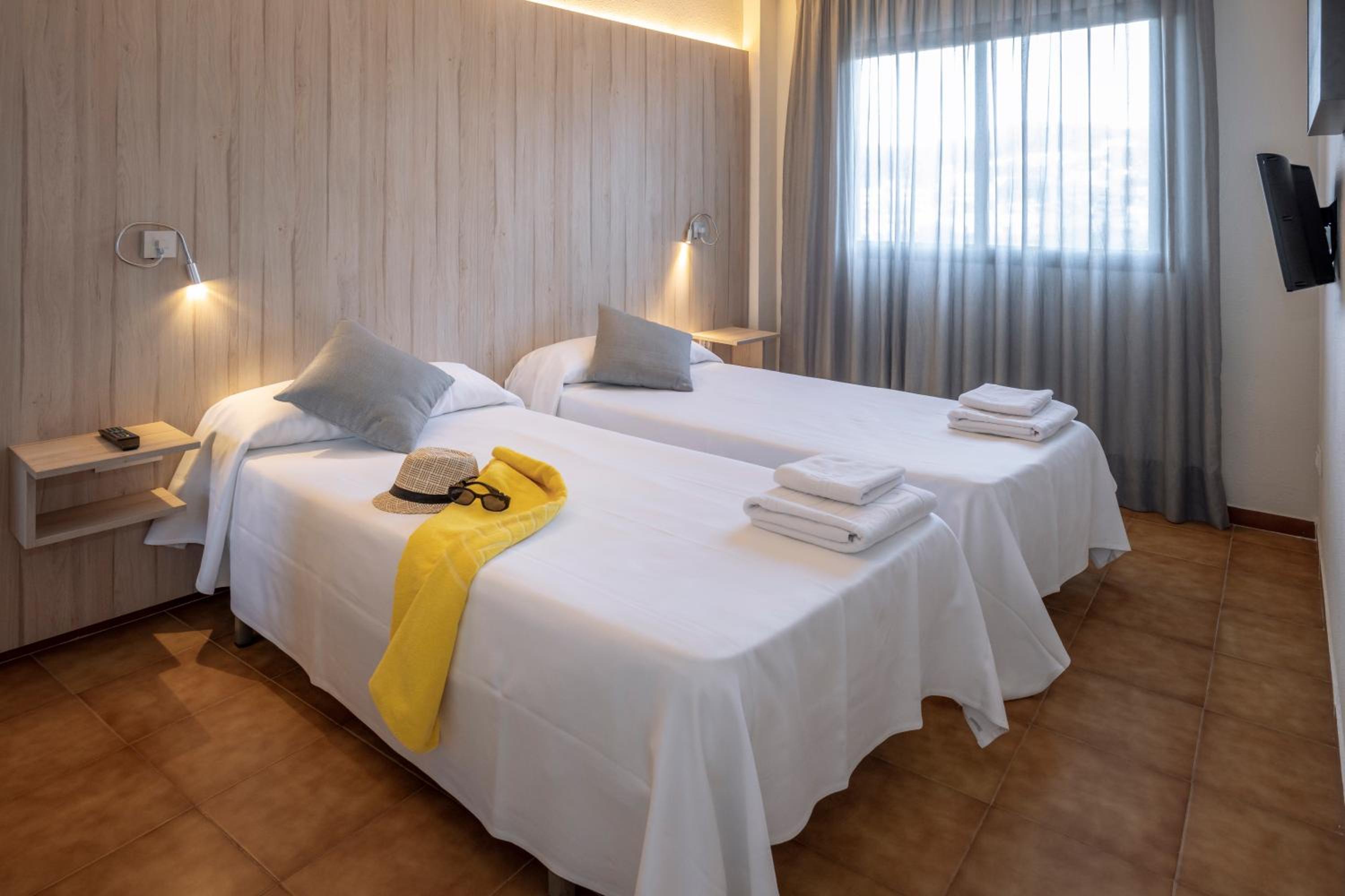 One-Bedroom Apartment with Balcony (2-4 Adults)