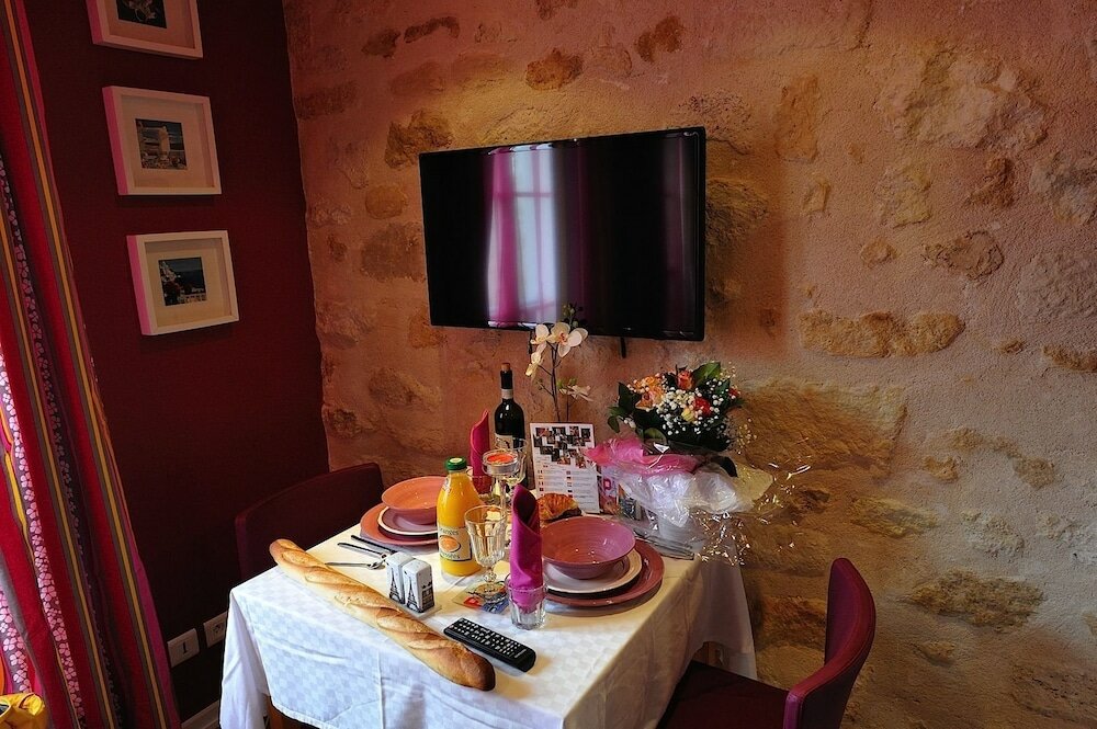 Studio (Pink Fashion)