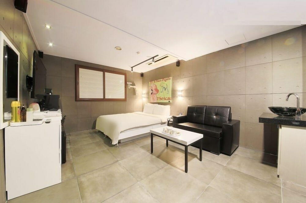 Royal Suite (Netflix available)