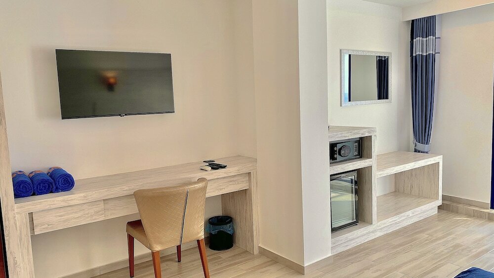 Deluxe Triple Room, Balcony, Sea View