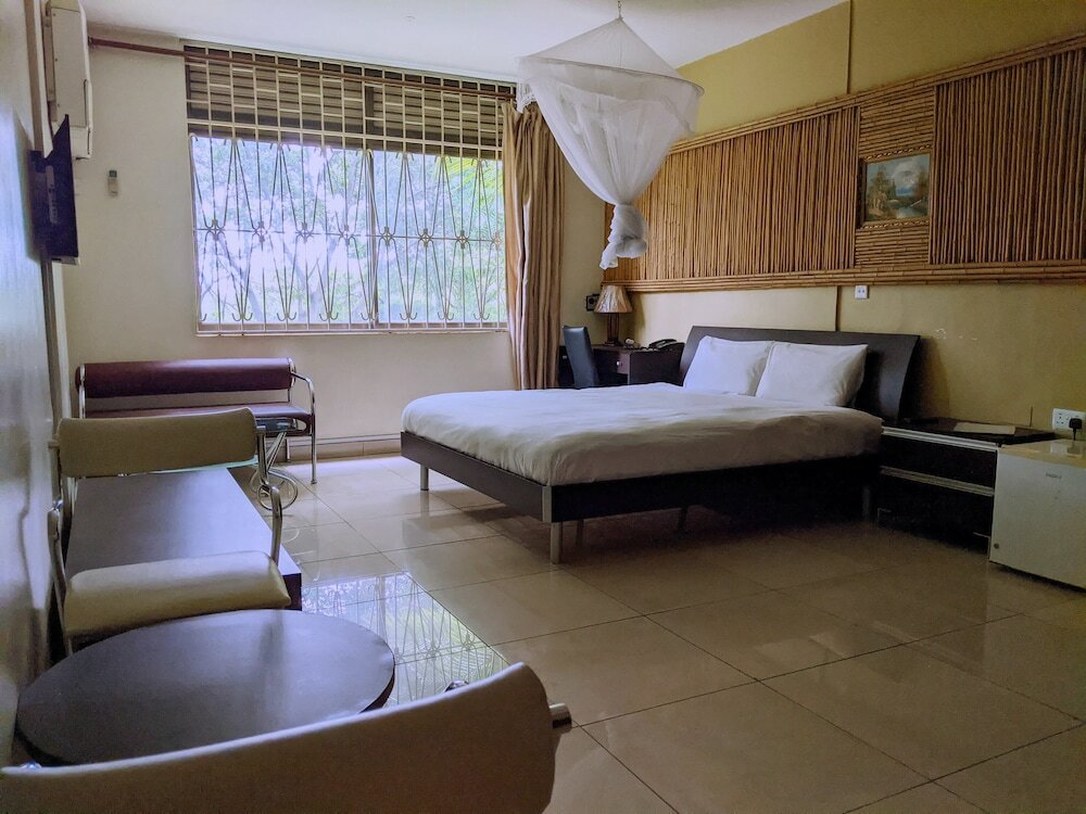 Executive Room, 1 King Bed, Refrigerator, Garden View