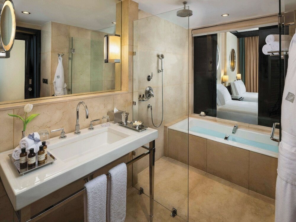 Deluxe Room (Premier Partial Nile View)