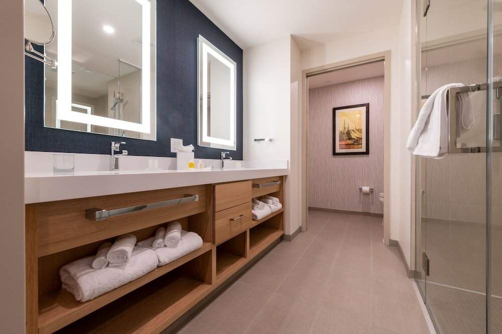 Deluxe Room, 1 King Bed with Sofa bed